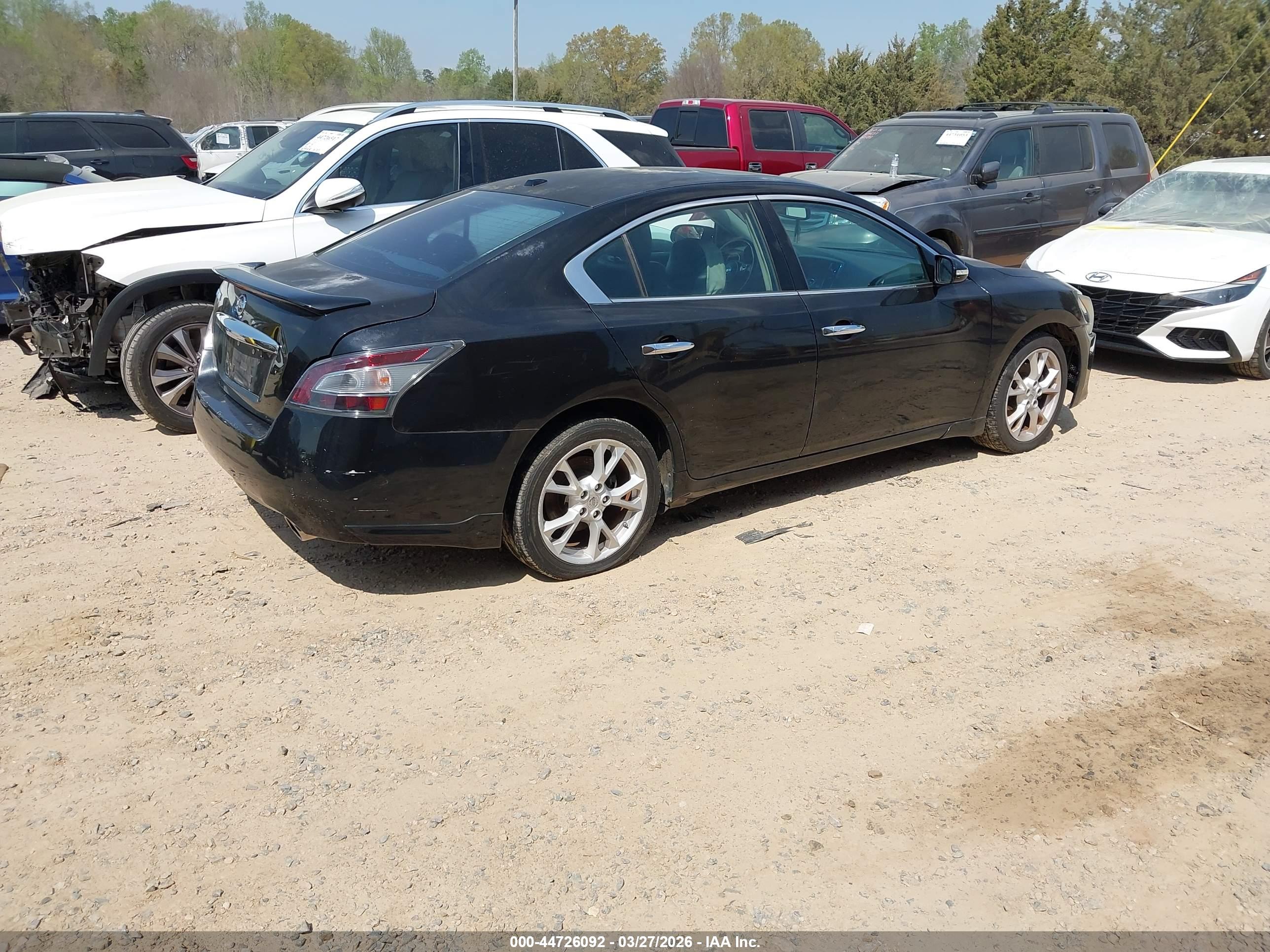 NISSAN MAXIMA image 4