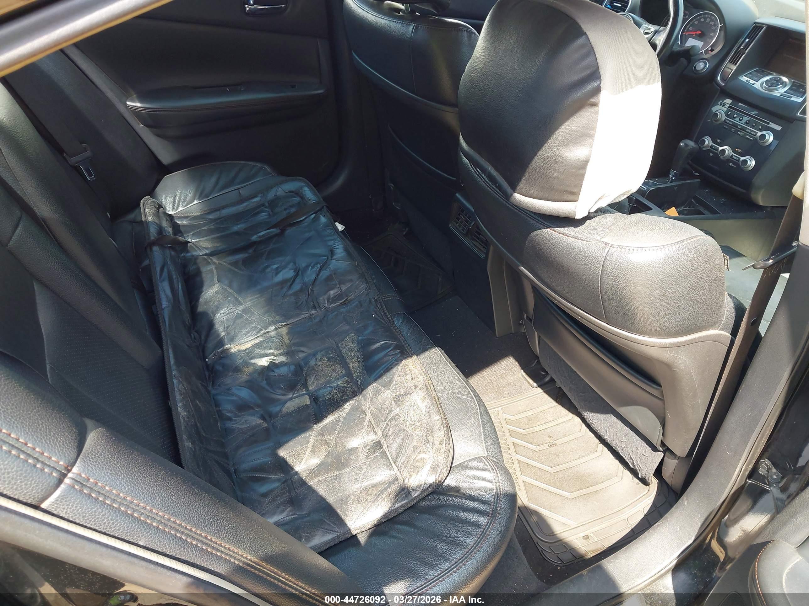 NISSAN MAXIMA image 8