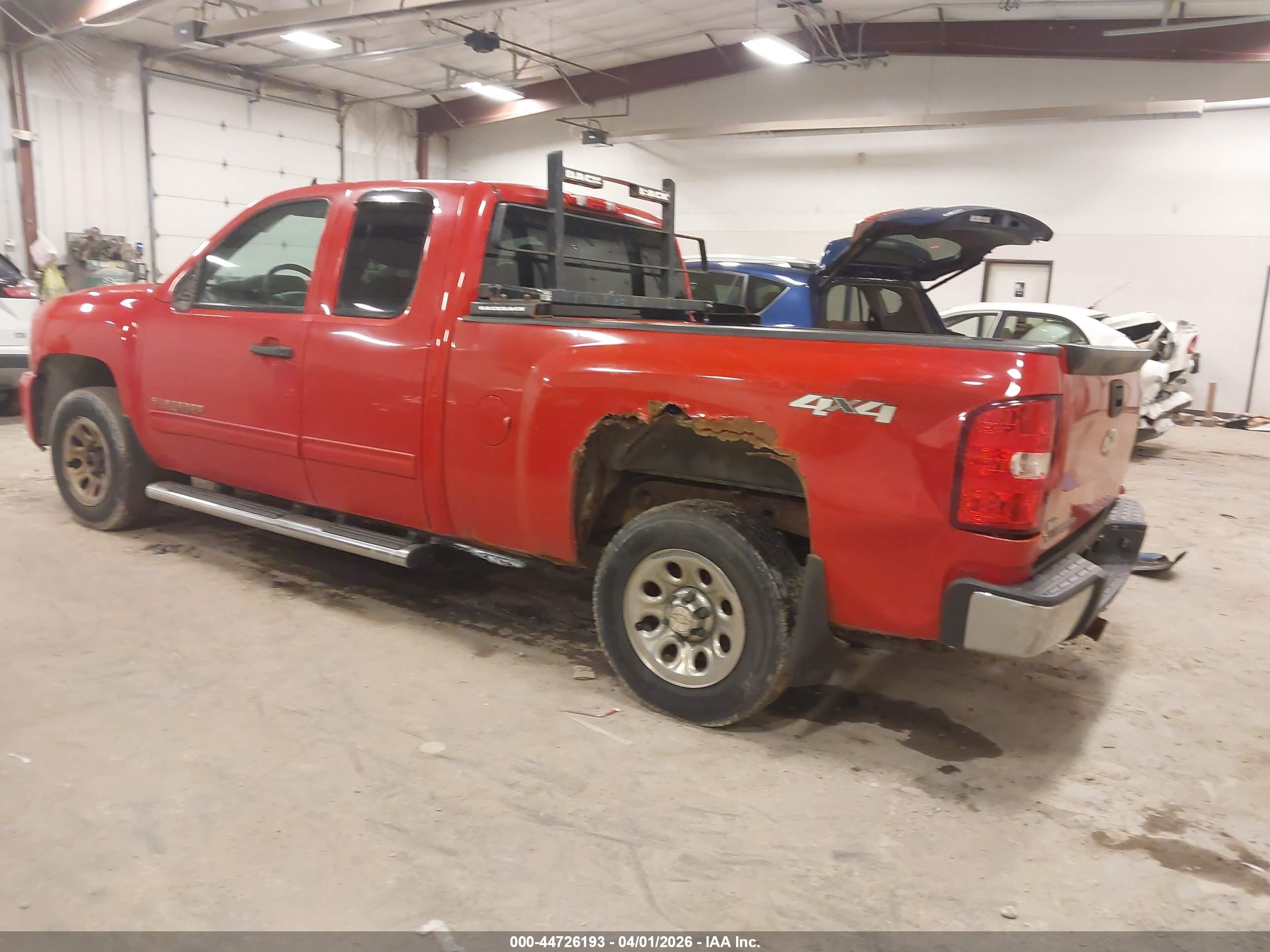 CHEVROLET SILVERADO image 3