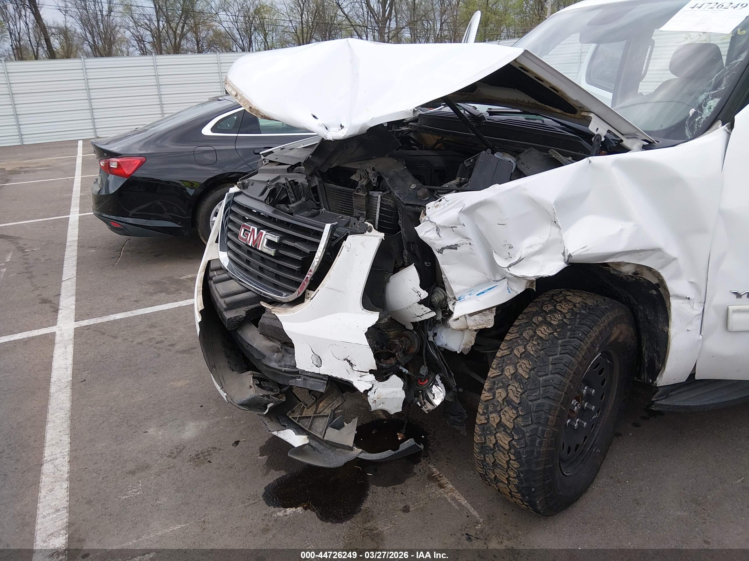 GMC YUKON image 6