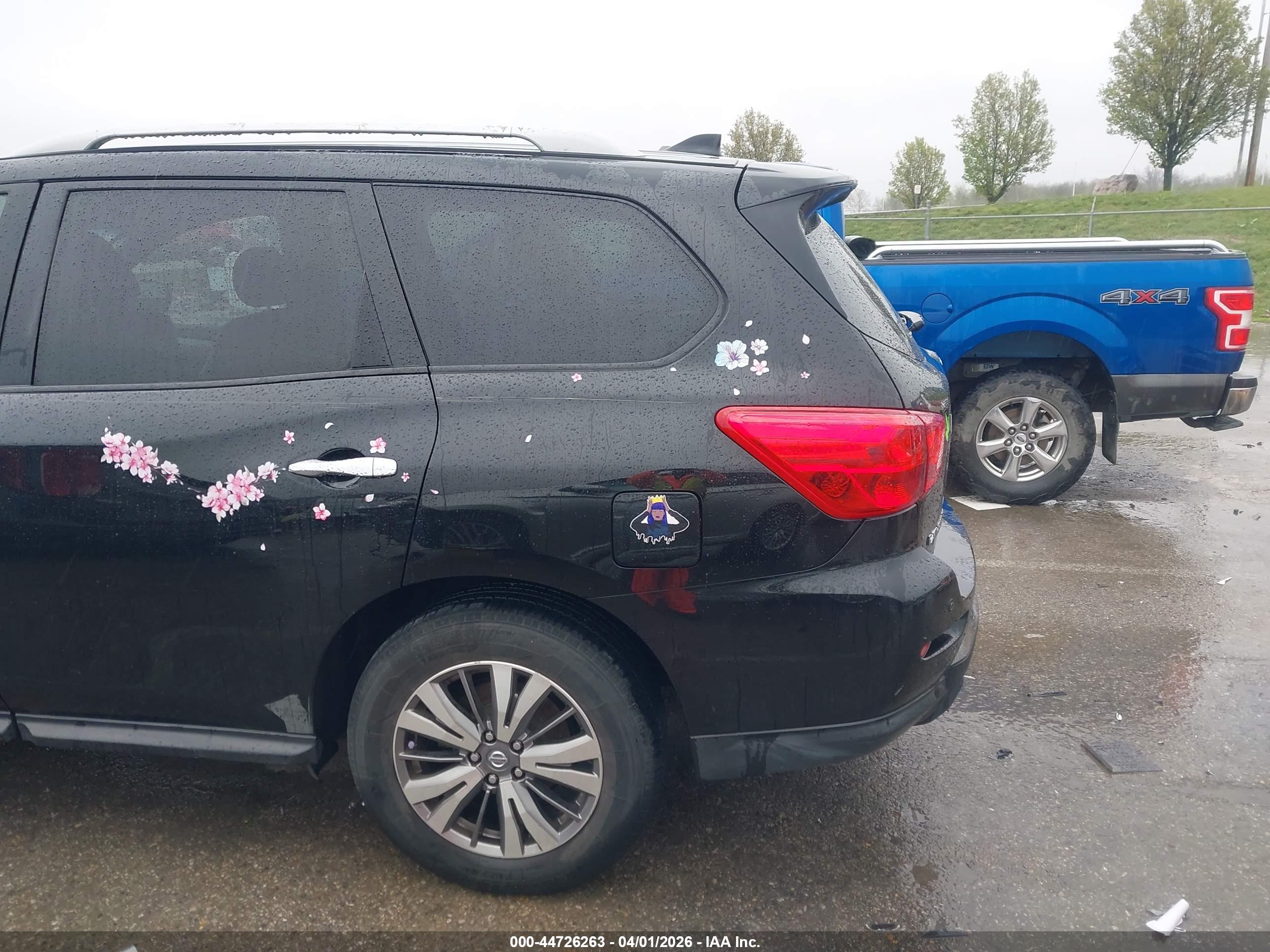 NISSAN PATHFINDER image 6