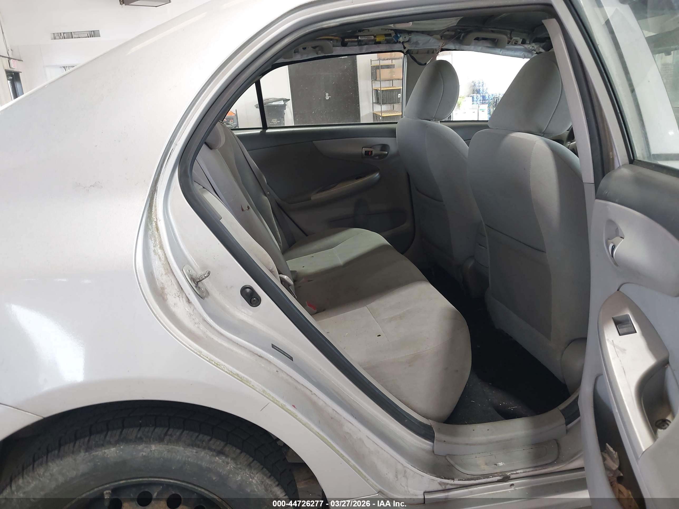 TOYOTA COROLLA image 8