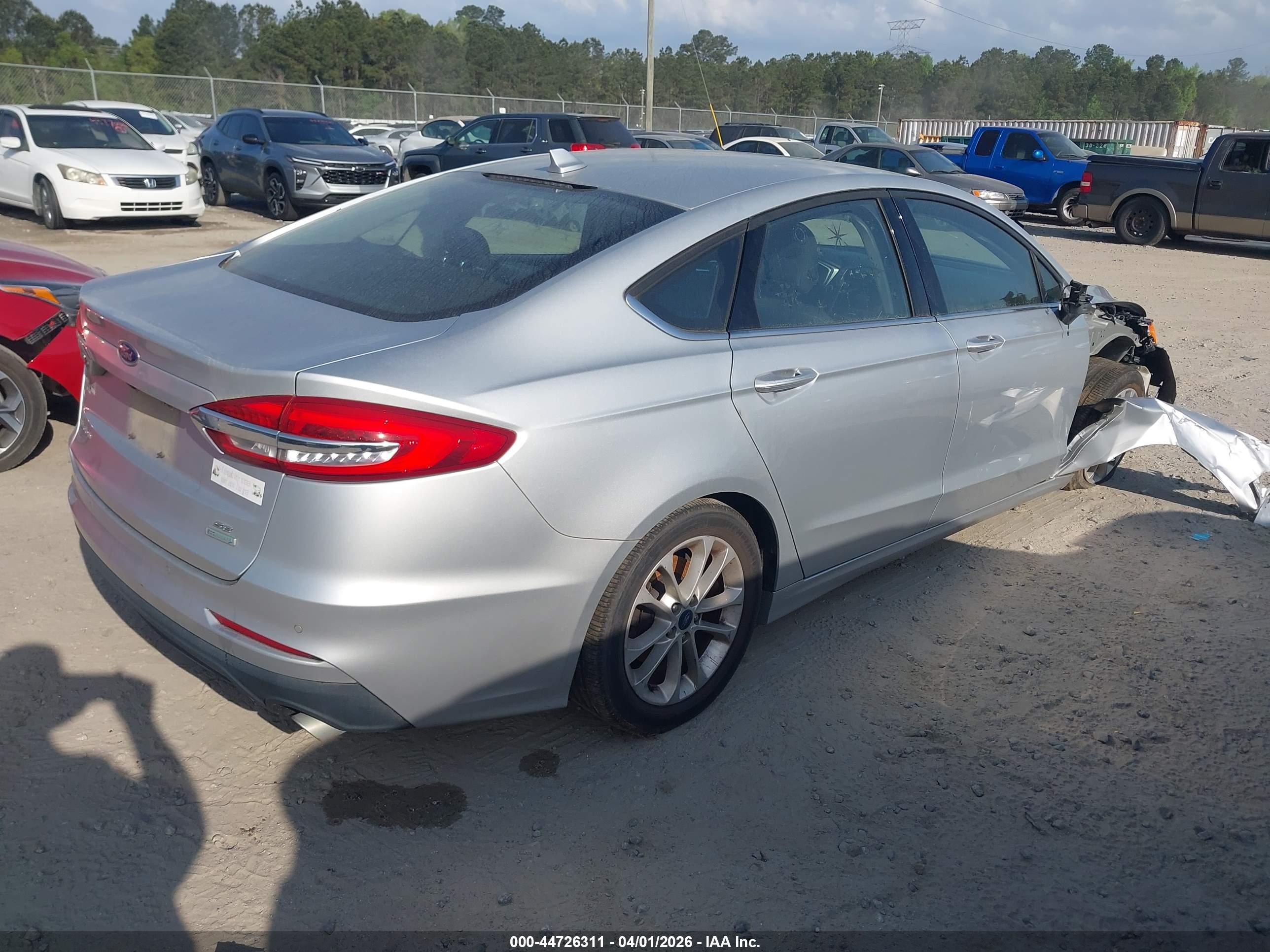 FORD FUSION image 4