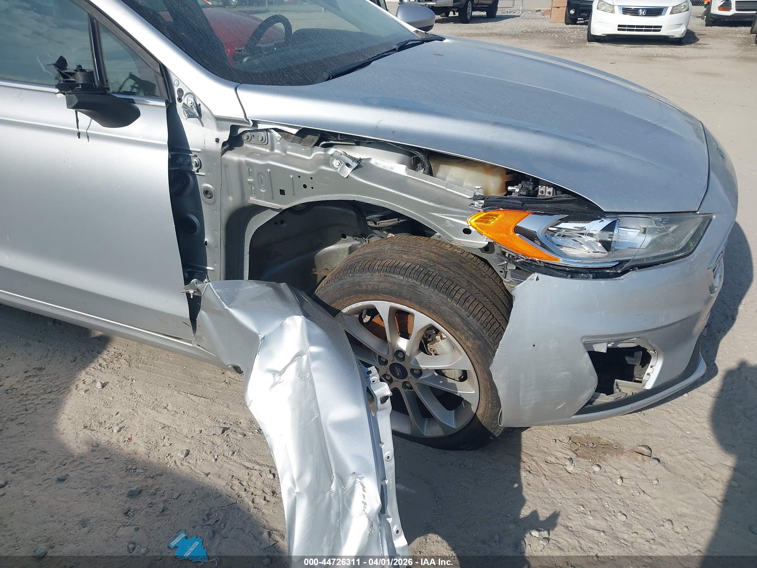 FORD FUSION image 6