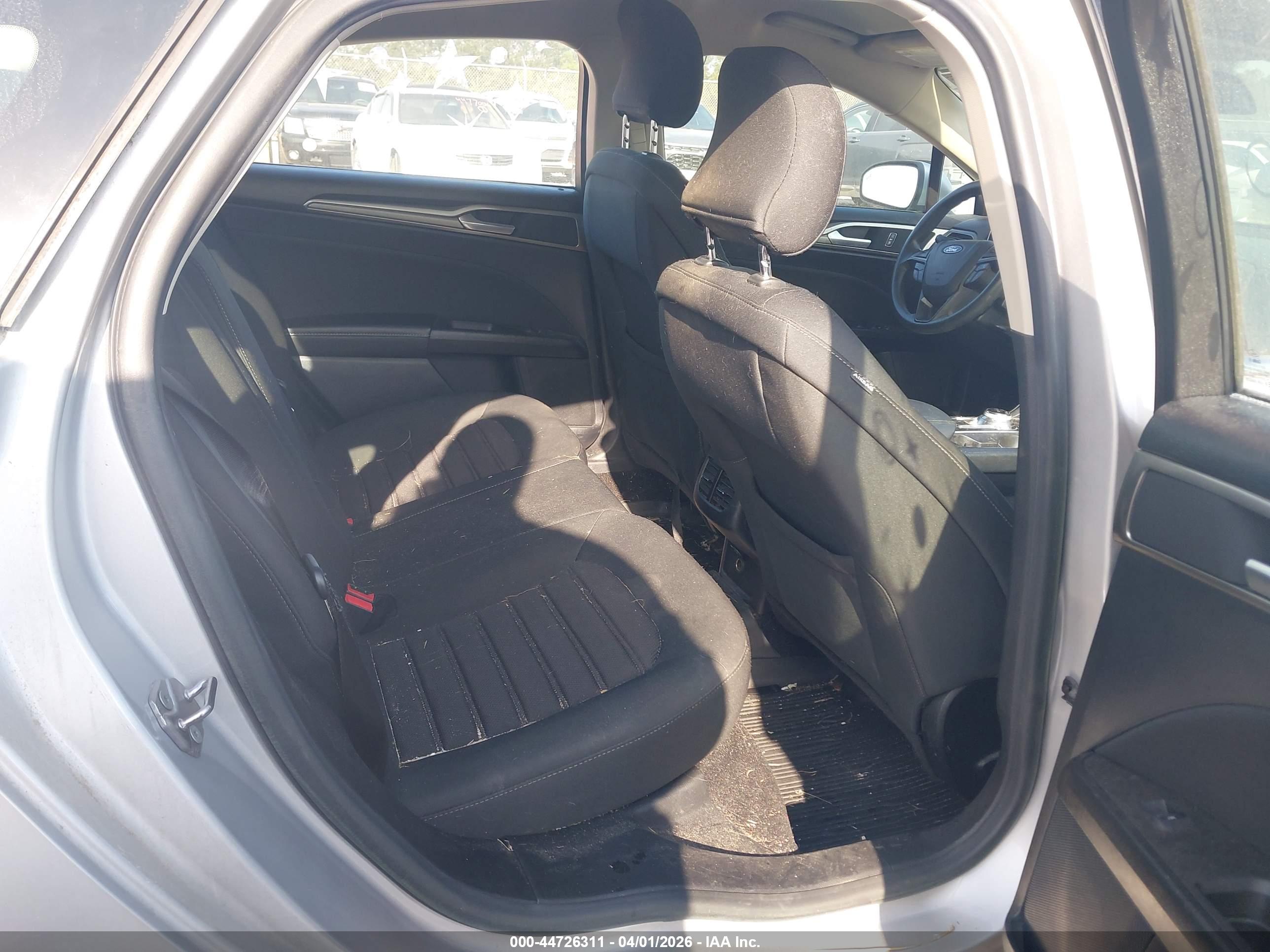 FORD FUSION image 8