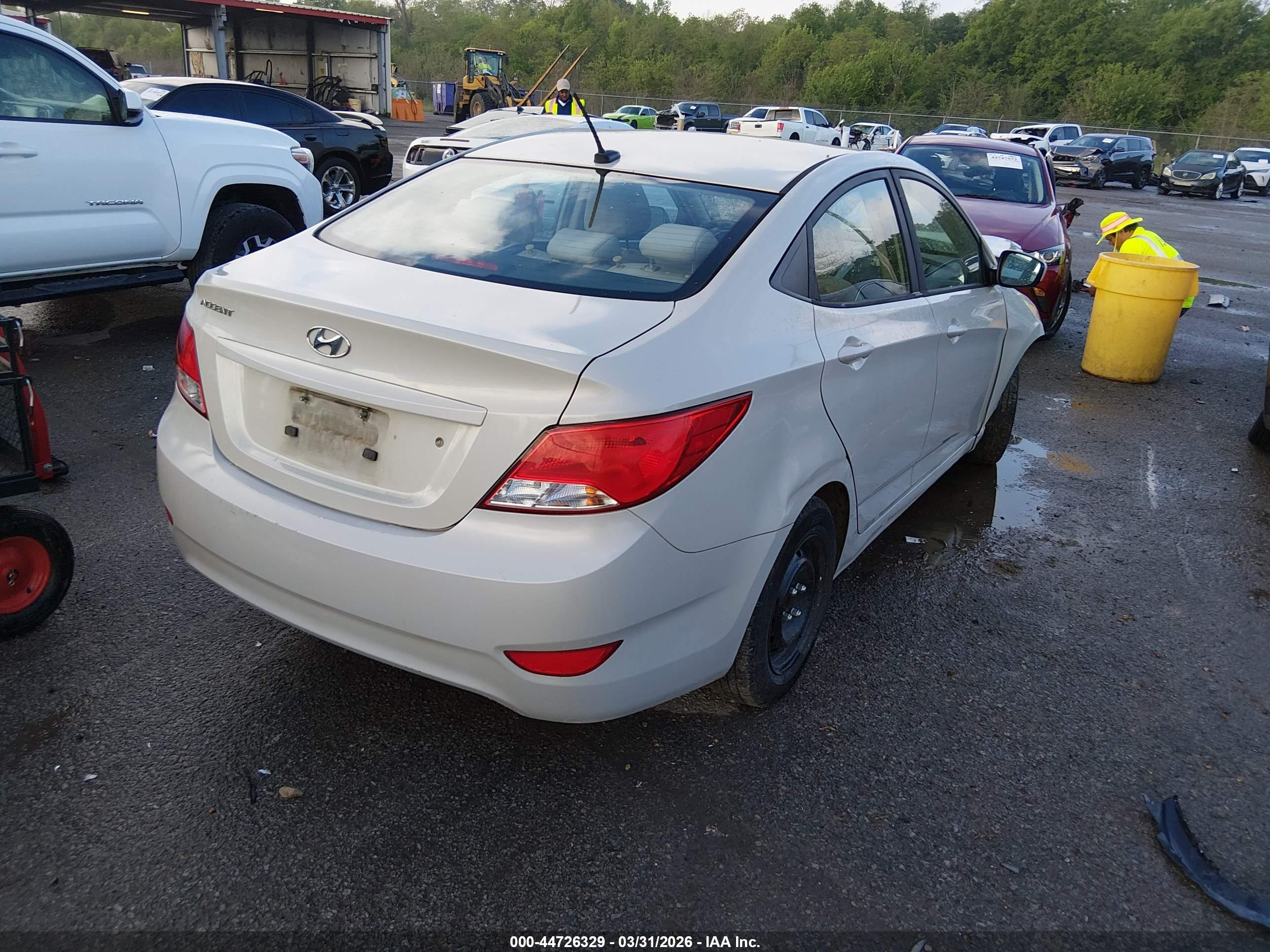 HYUNDAI ACCENT image 4