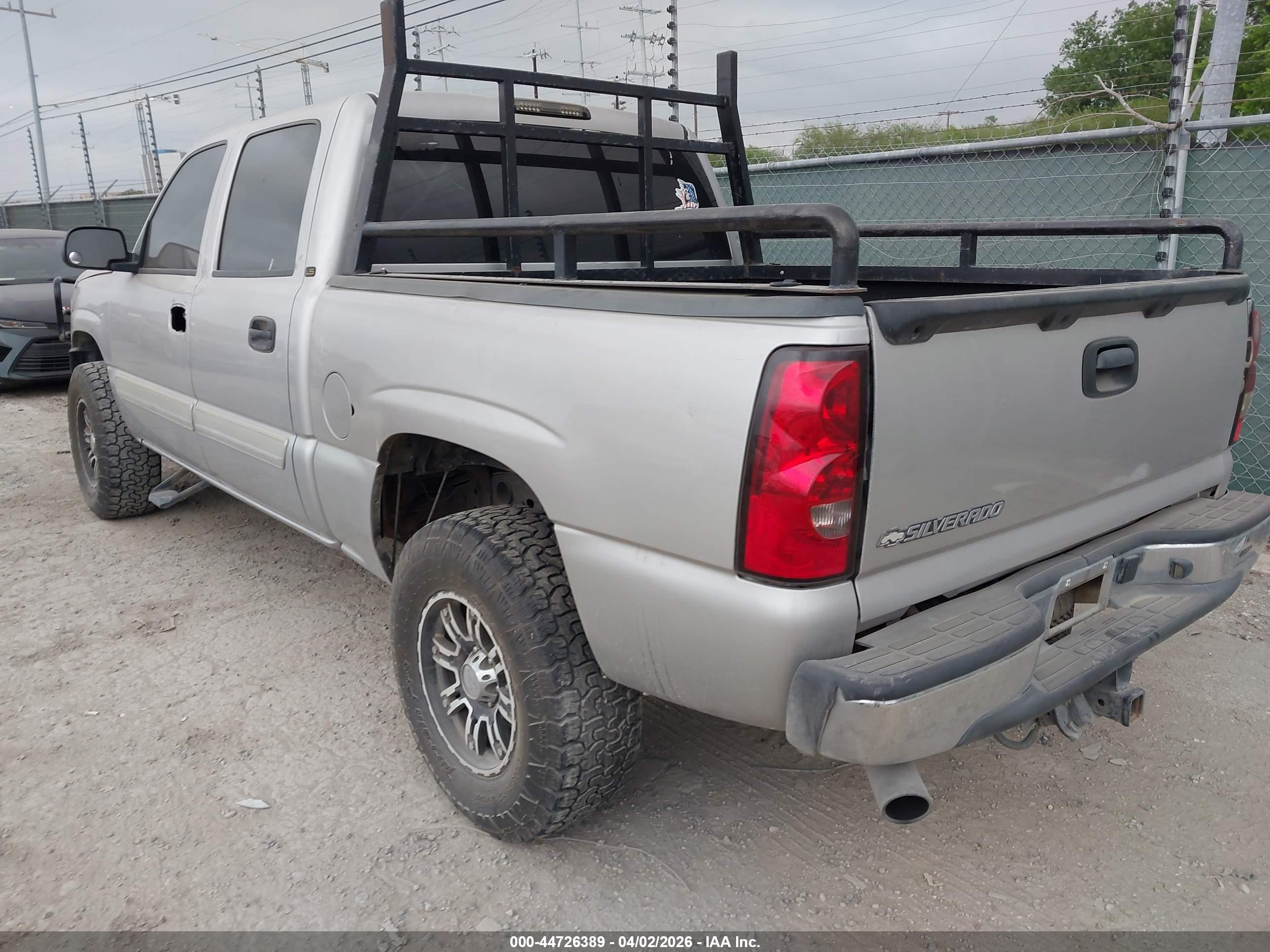 CHEVROLET SILVERADO image 3
