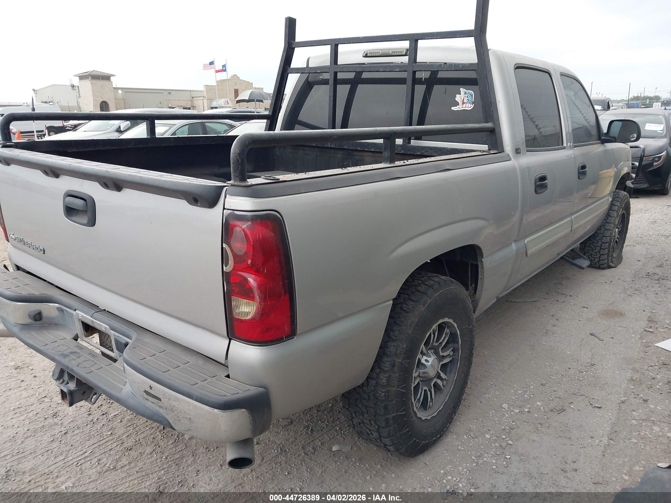 CHEVROLET SILVERADO image 4