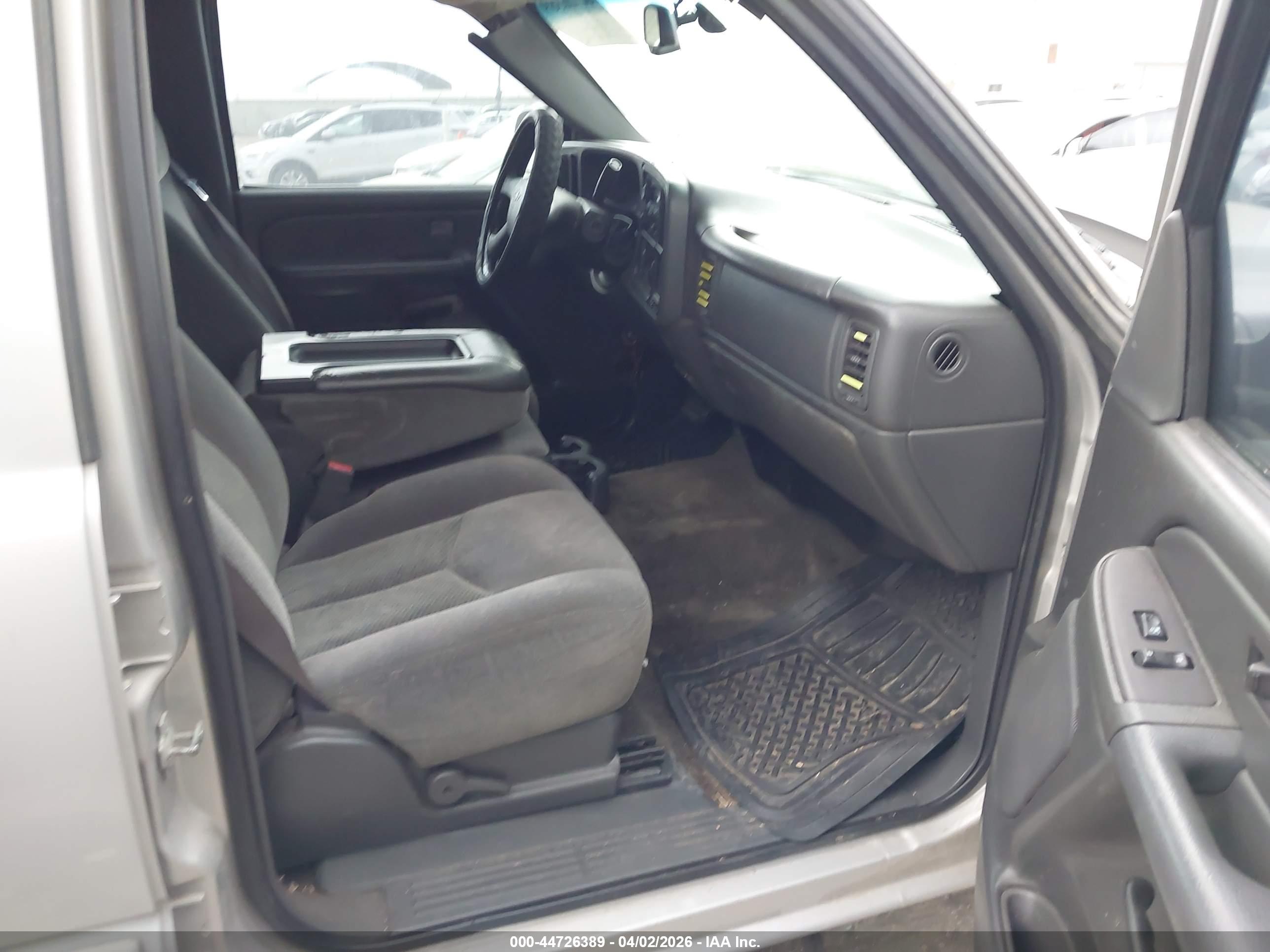 CHEVROLET SILVERADO image 5