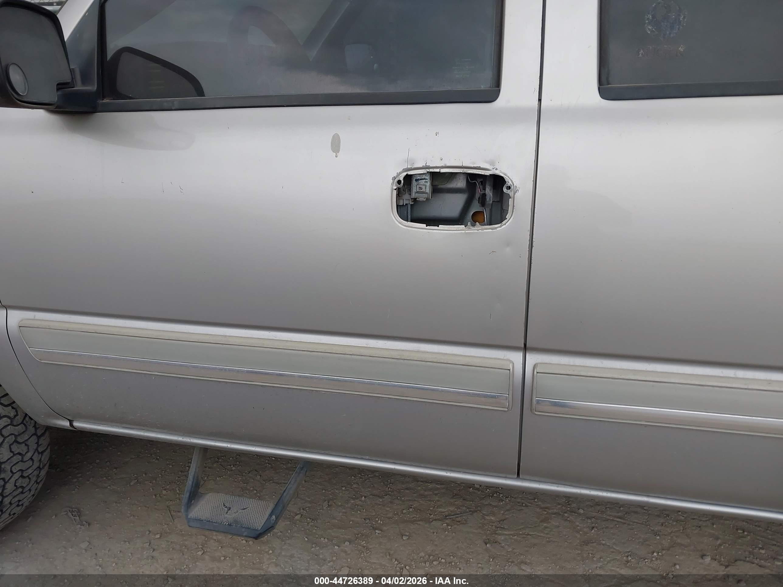 CHEVROLET SILVERADO image 6