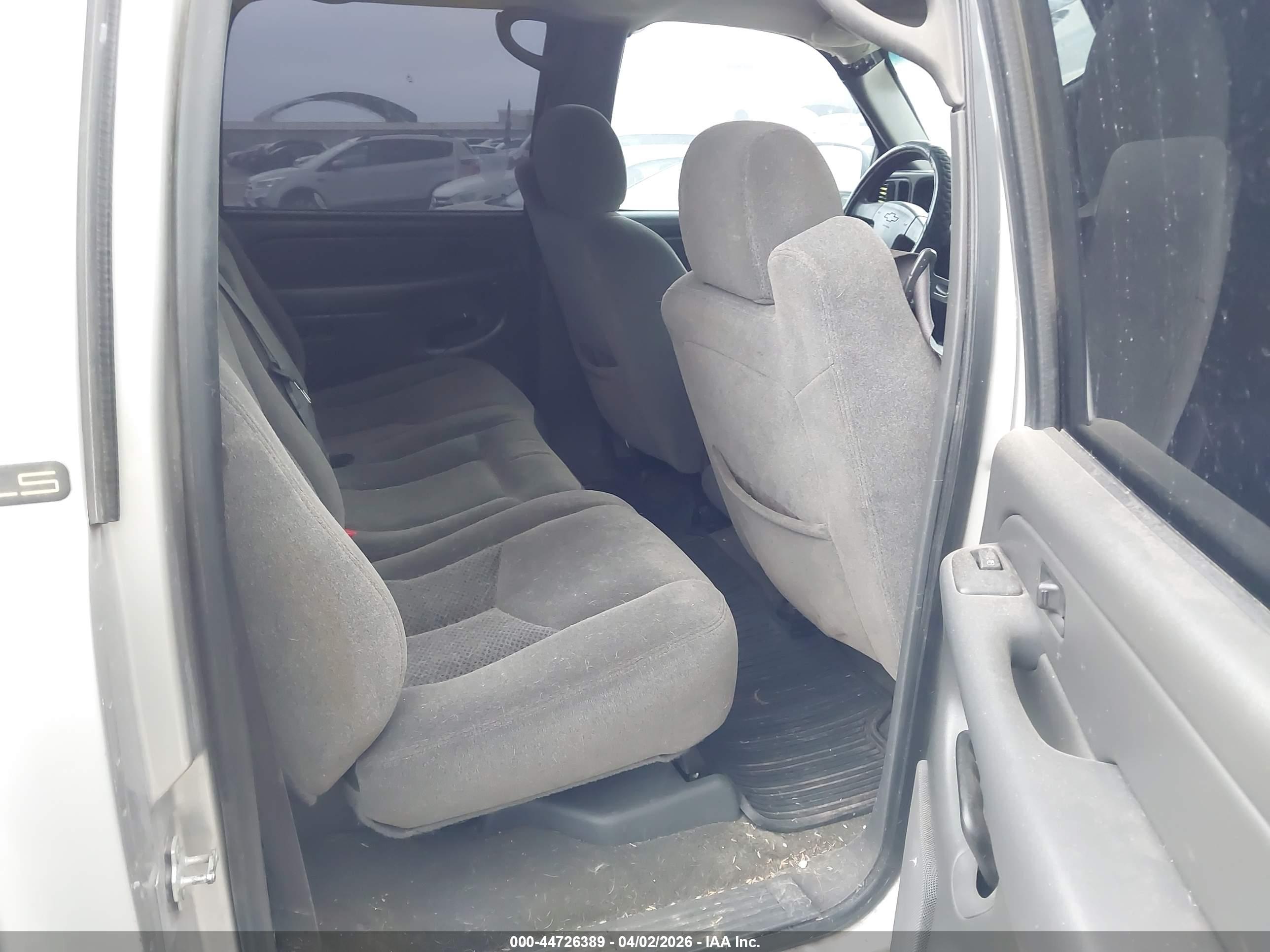 CHEVROLET SILVERADO image 8