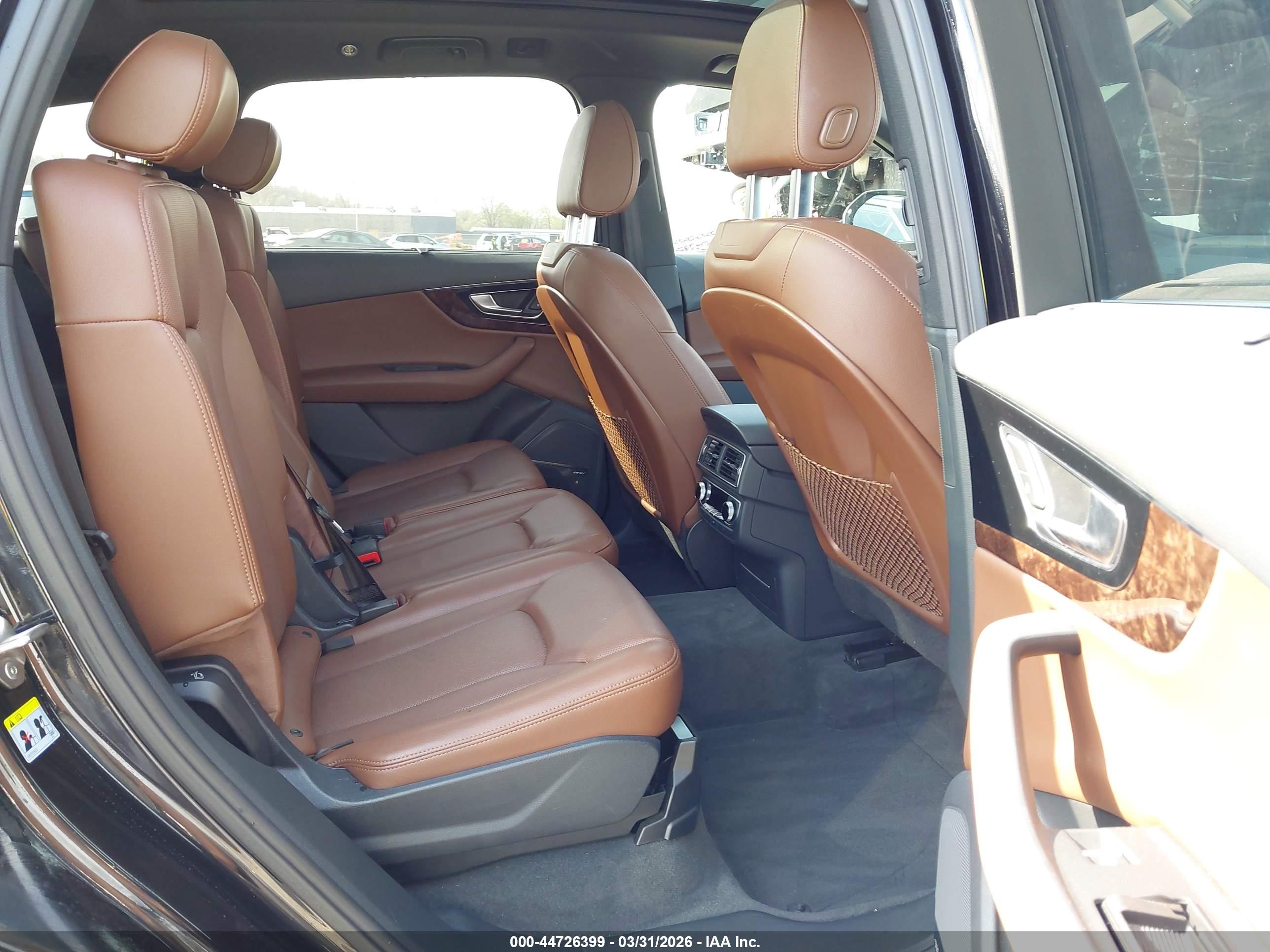 AUDI Q7 image 8