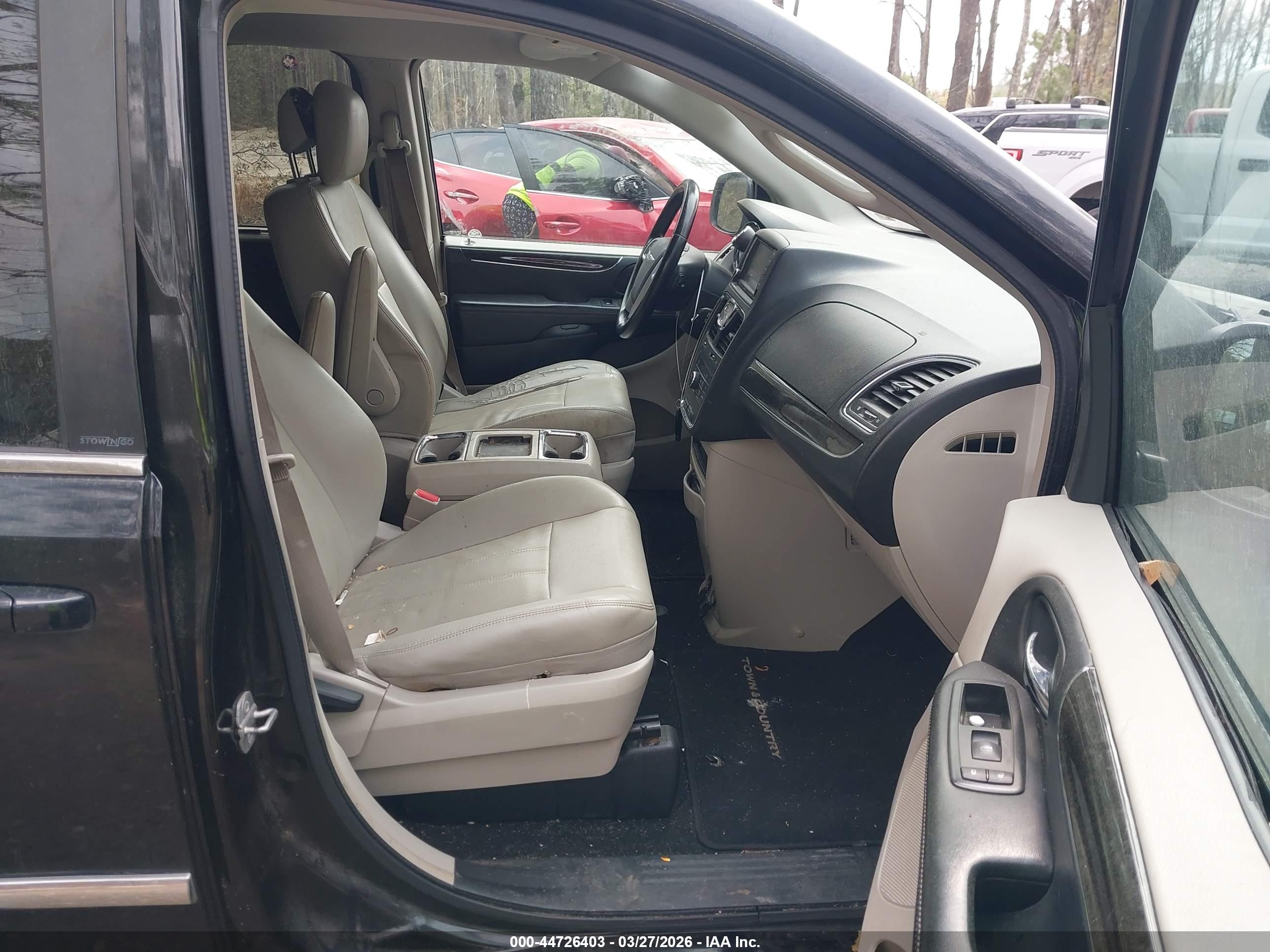 CHRYSLER TOWN image 5