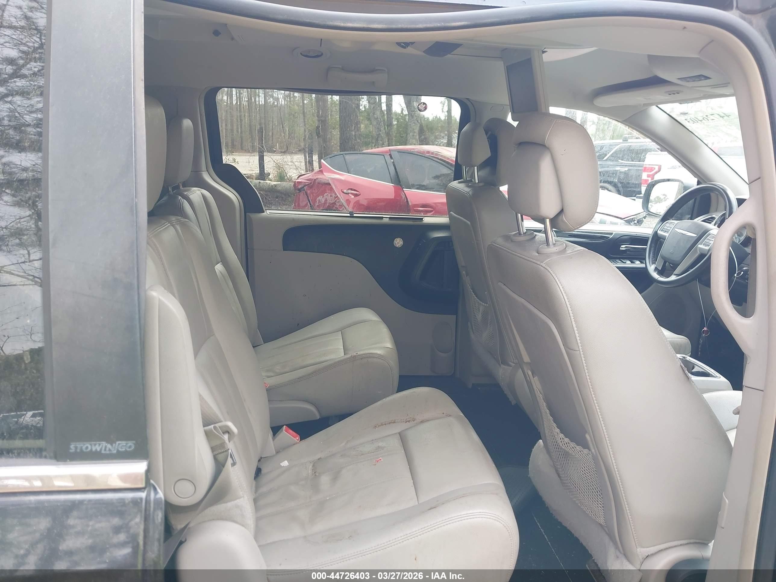 CHRYSLER TOWN image 8