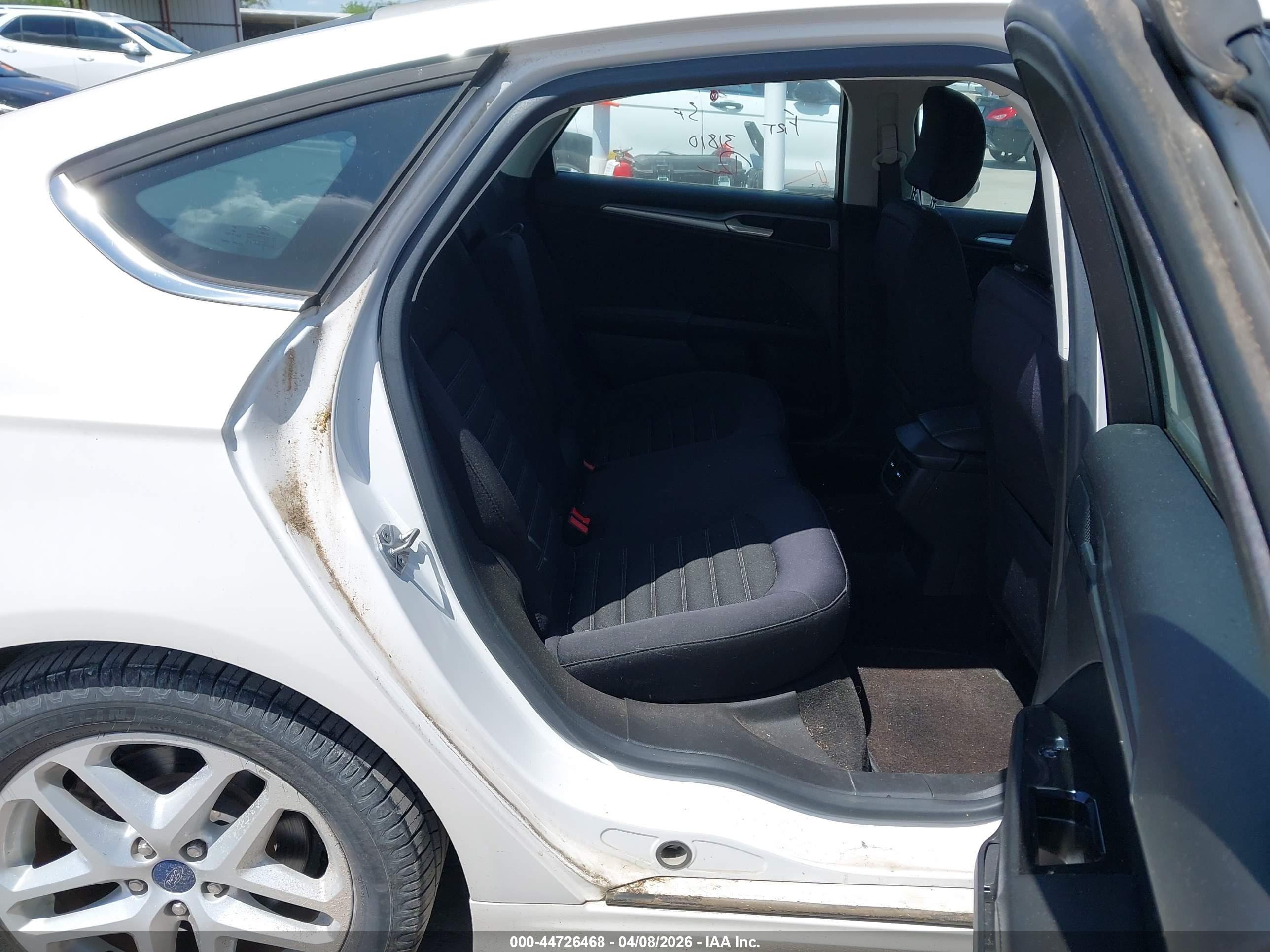FORD FUSION image 8