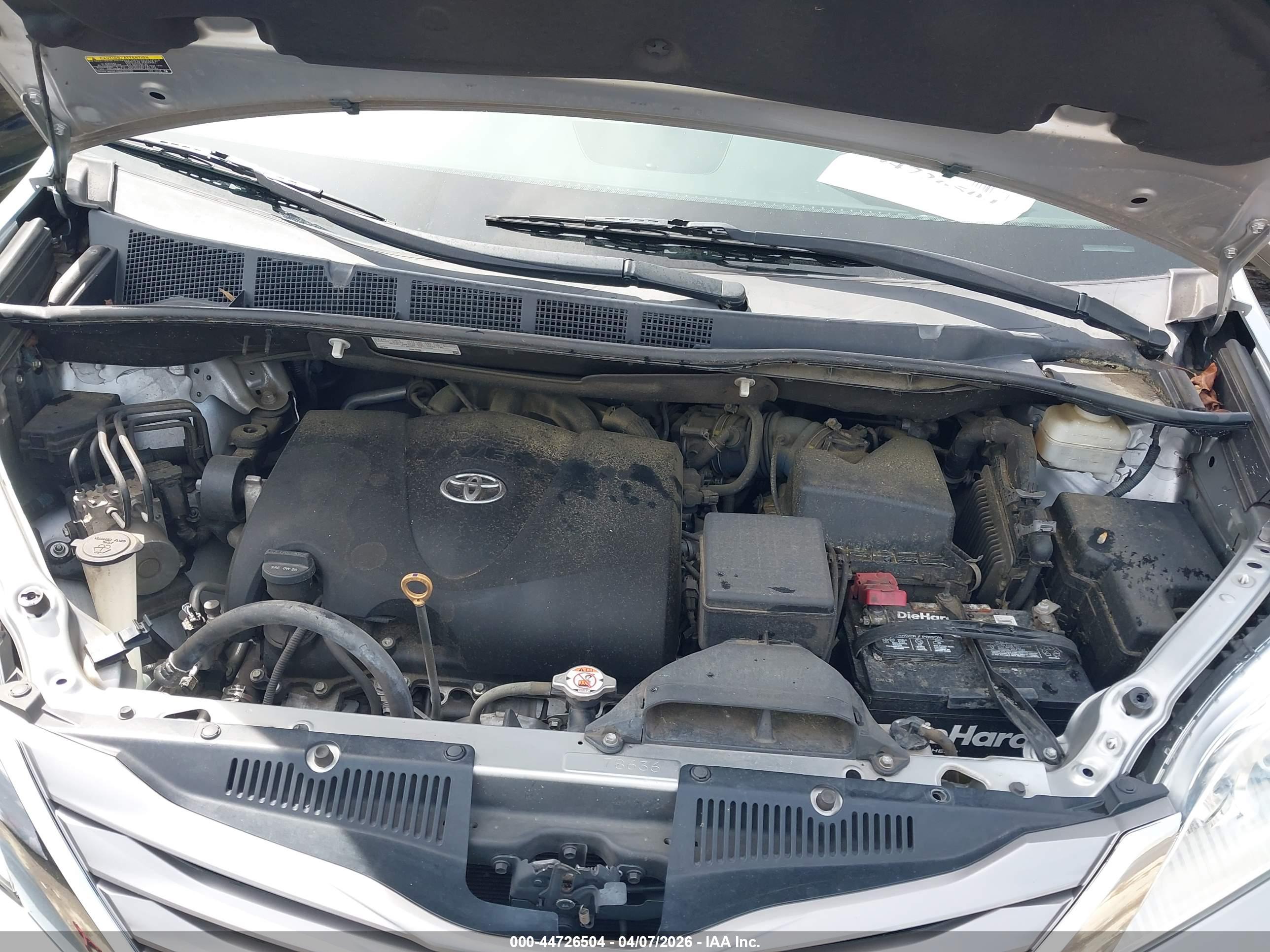 TOYOTA SIENNA image 10