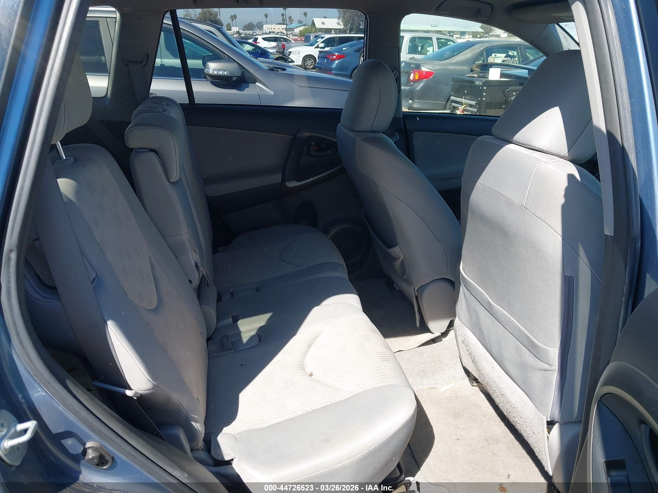 TOYOTA RAV4 image 8