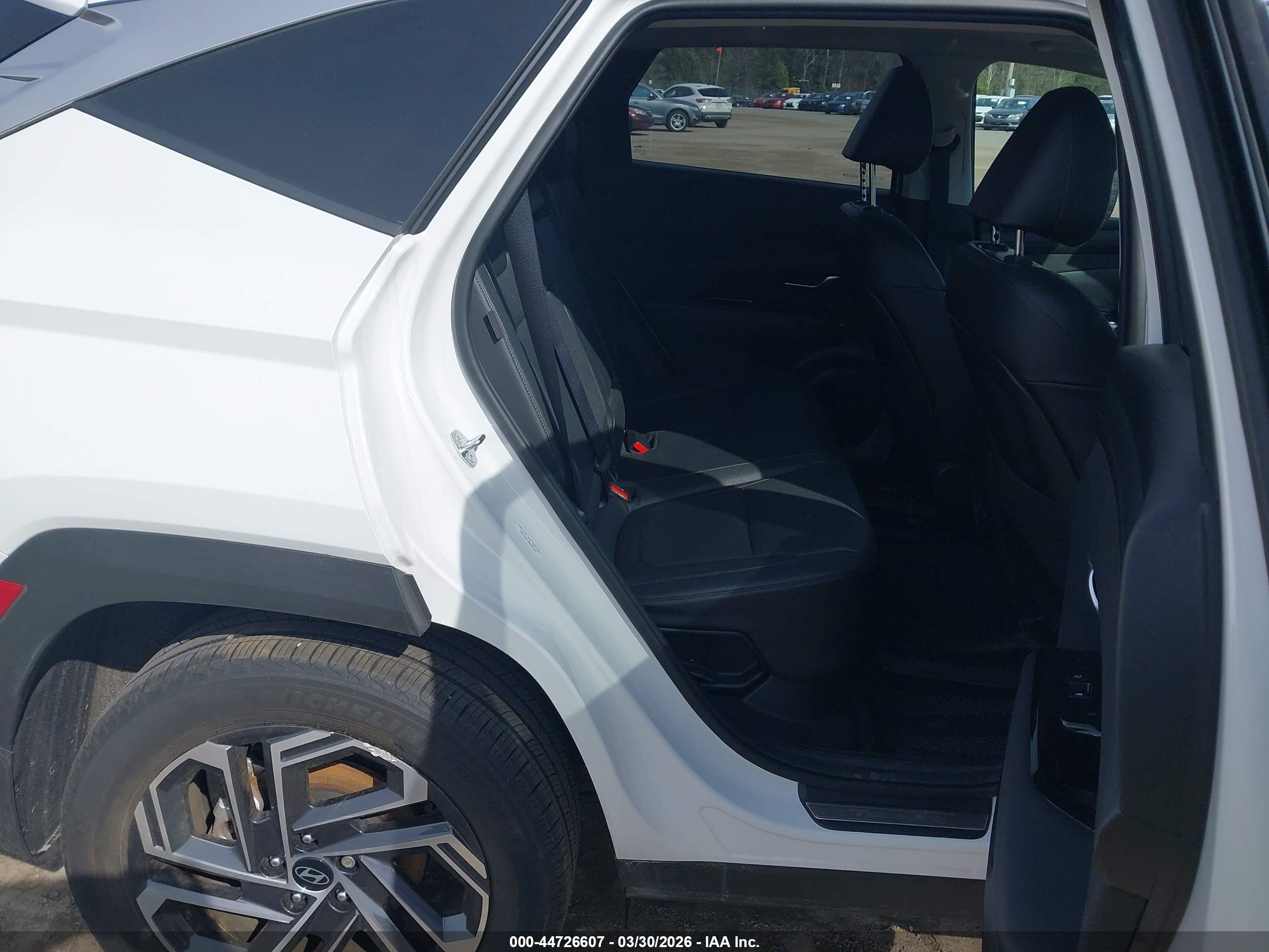HYUNDAI TUCSON image 8