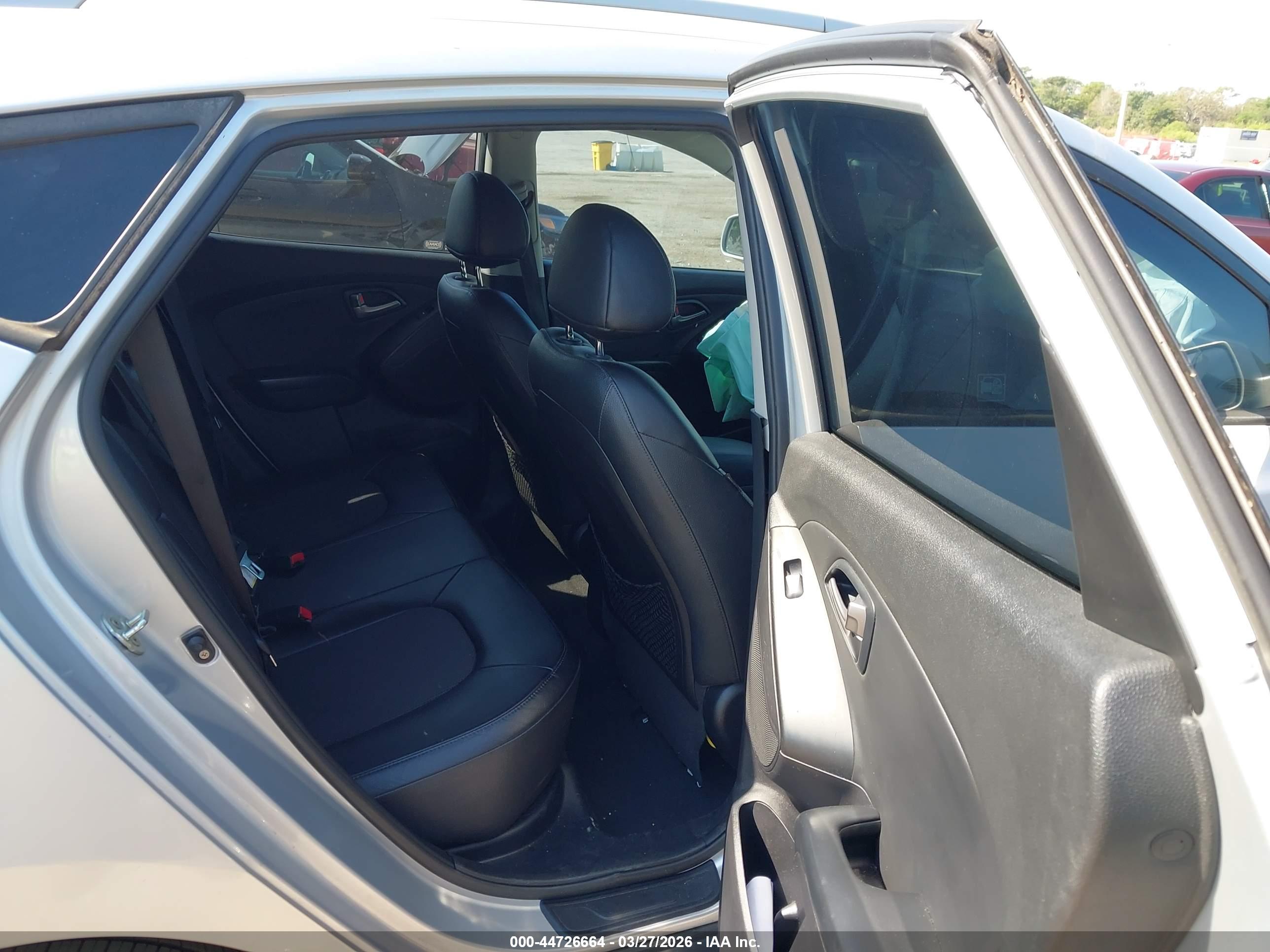 HYUNDAI TUCSON image 8