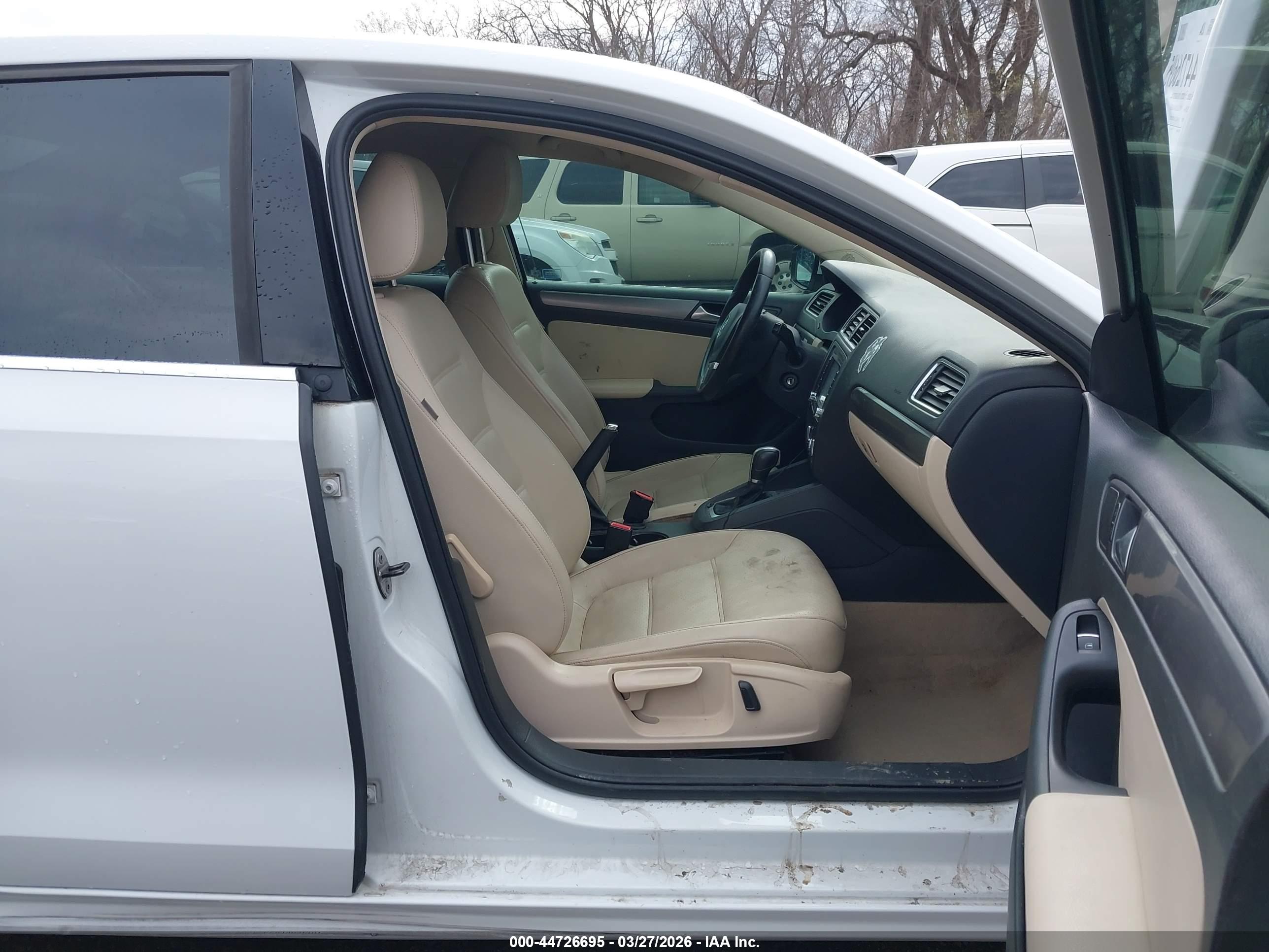 VOLKSWAGEN JETTA image 5