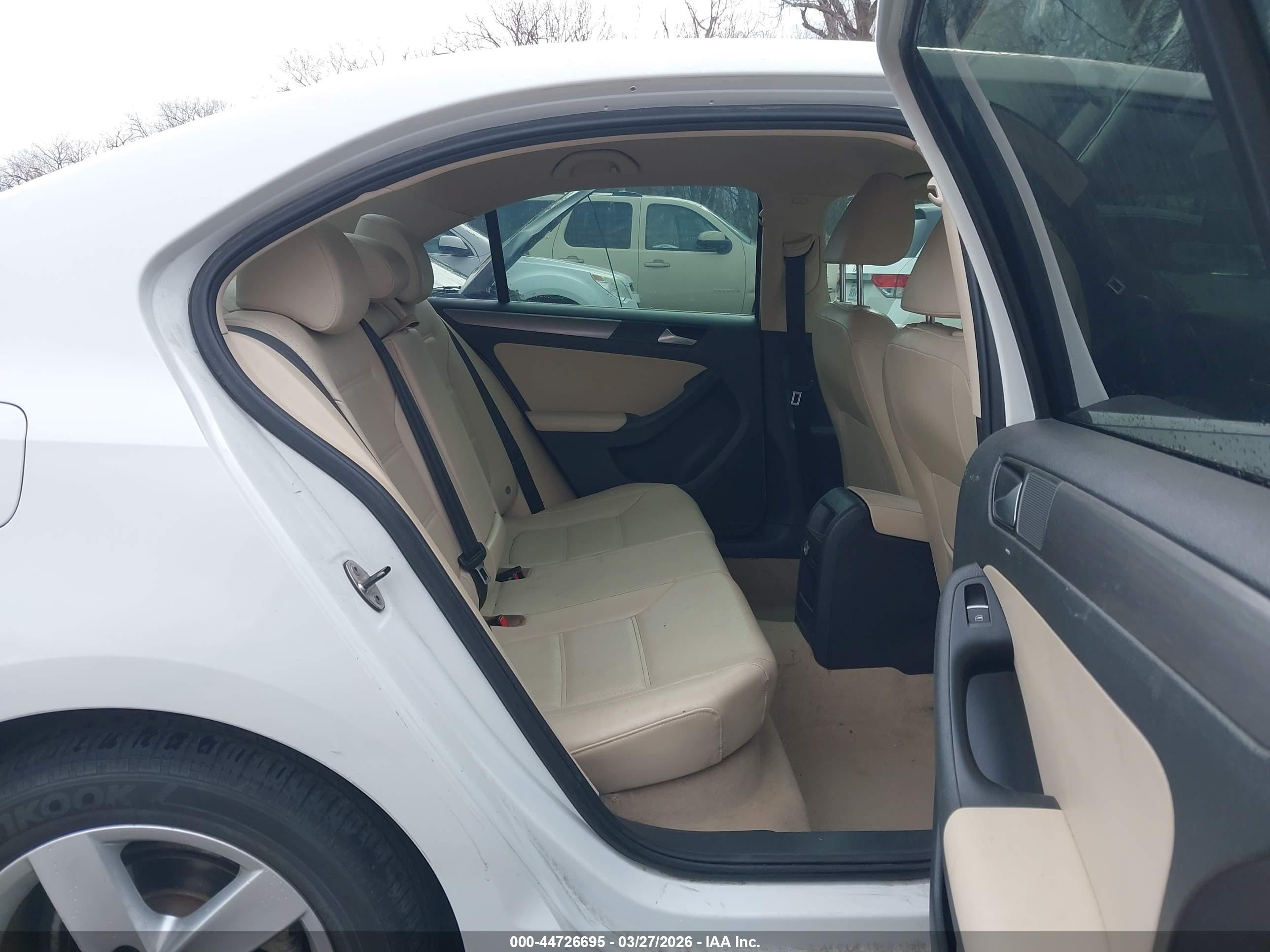 VOLKSWAGEN JETTA image 8