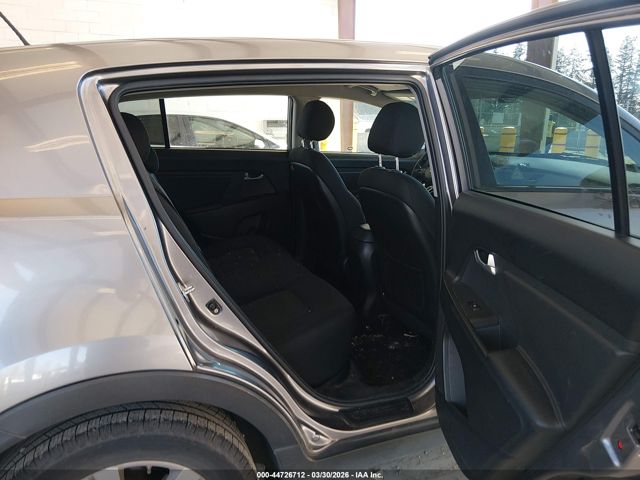 KIA SPORTAGE image 8