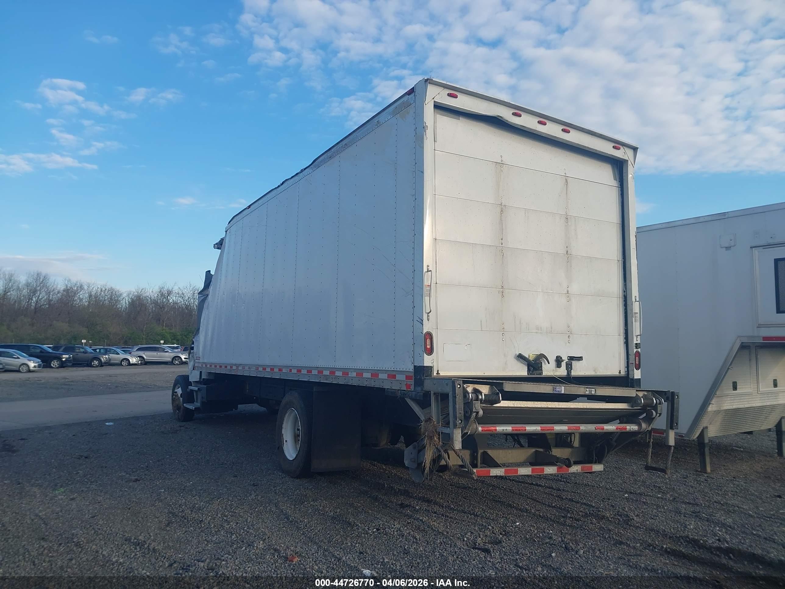 FREIGHTLINER M2 image 3