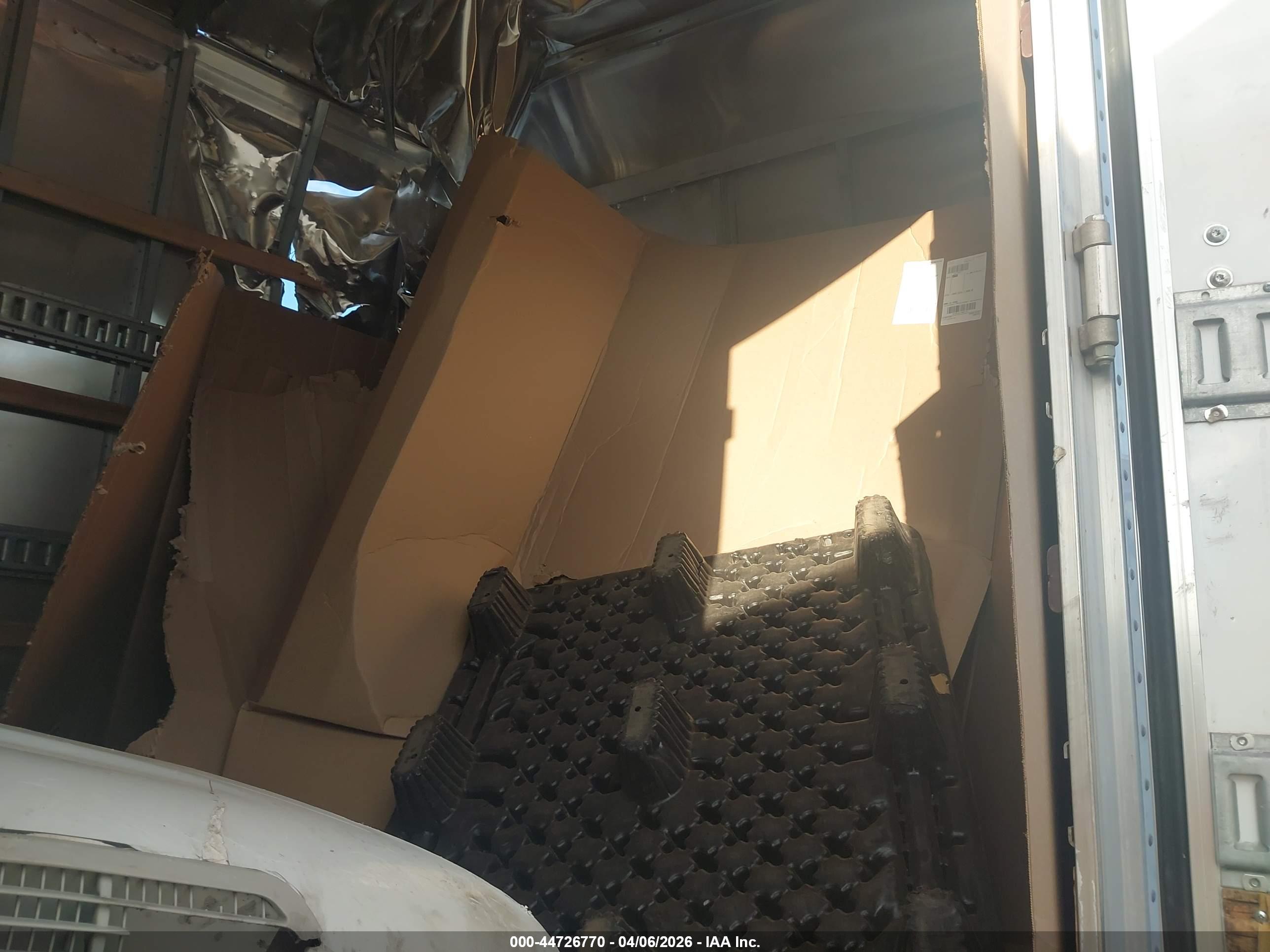 FREIGHTLINER M2 image 8