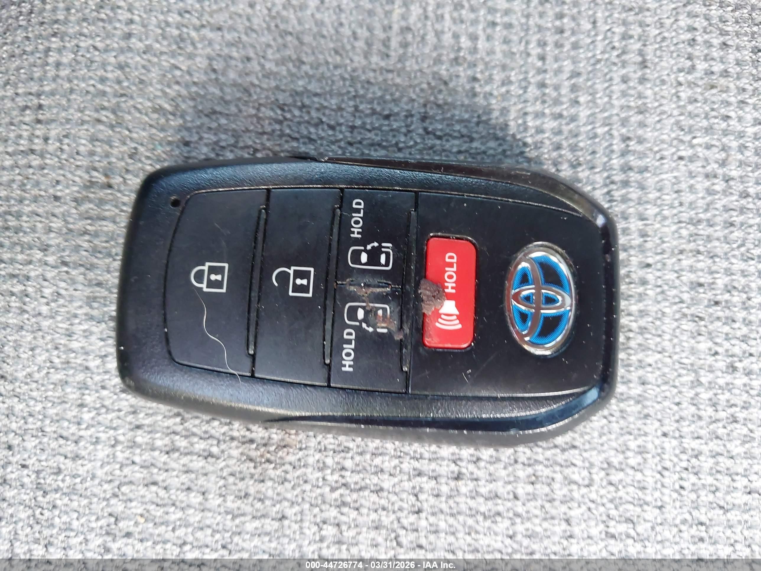 TOYOTA SIENNA image 11
