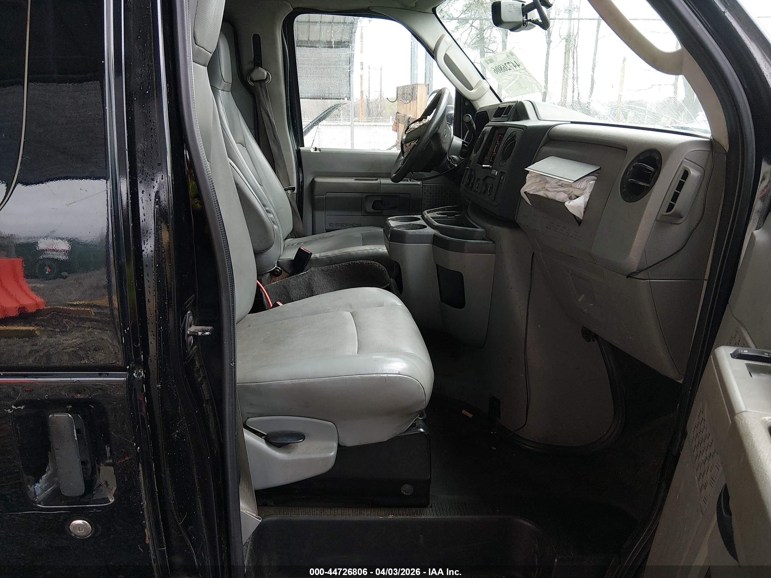 FORD E-150 image 5