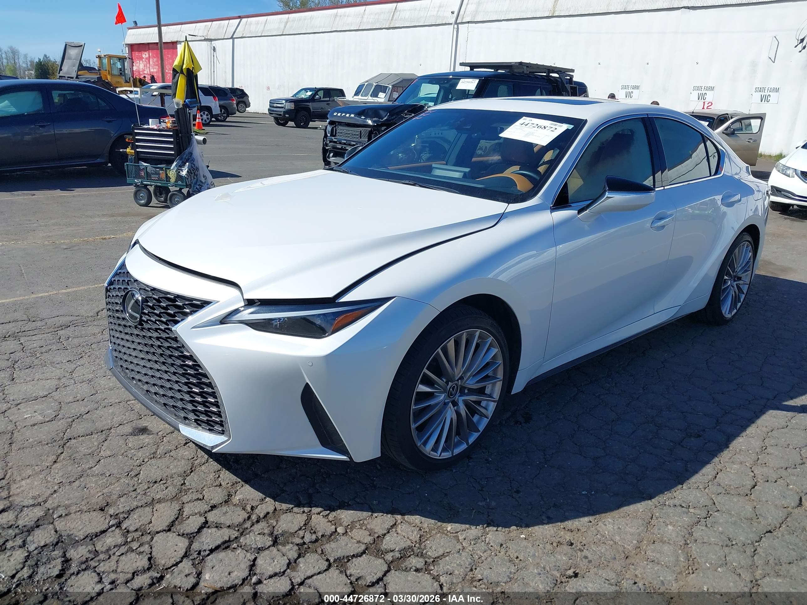 LEXUS IS image 2