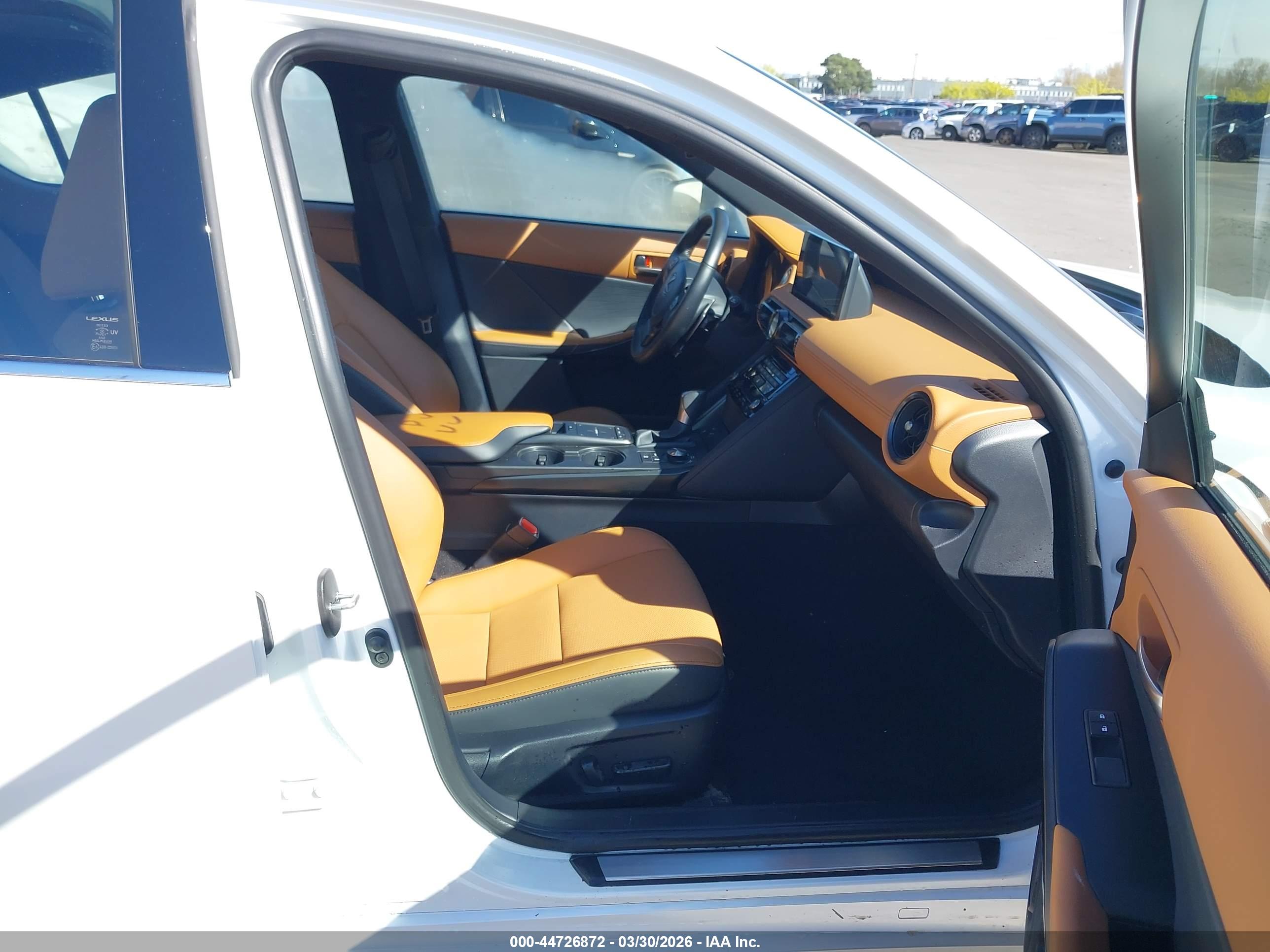 LEXUS IS image 5