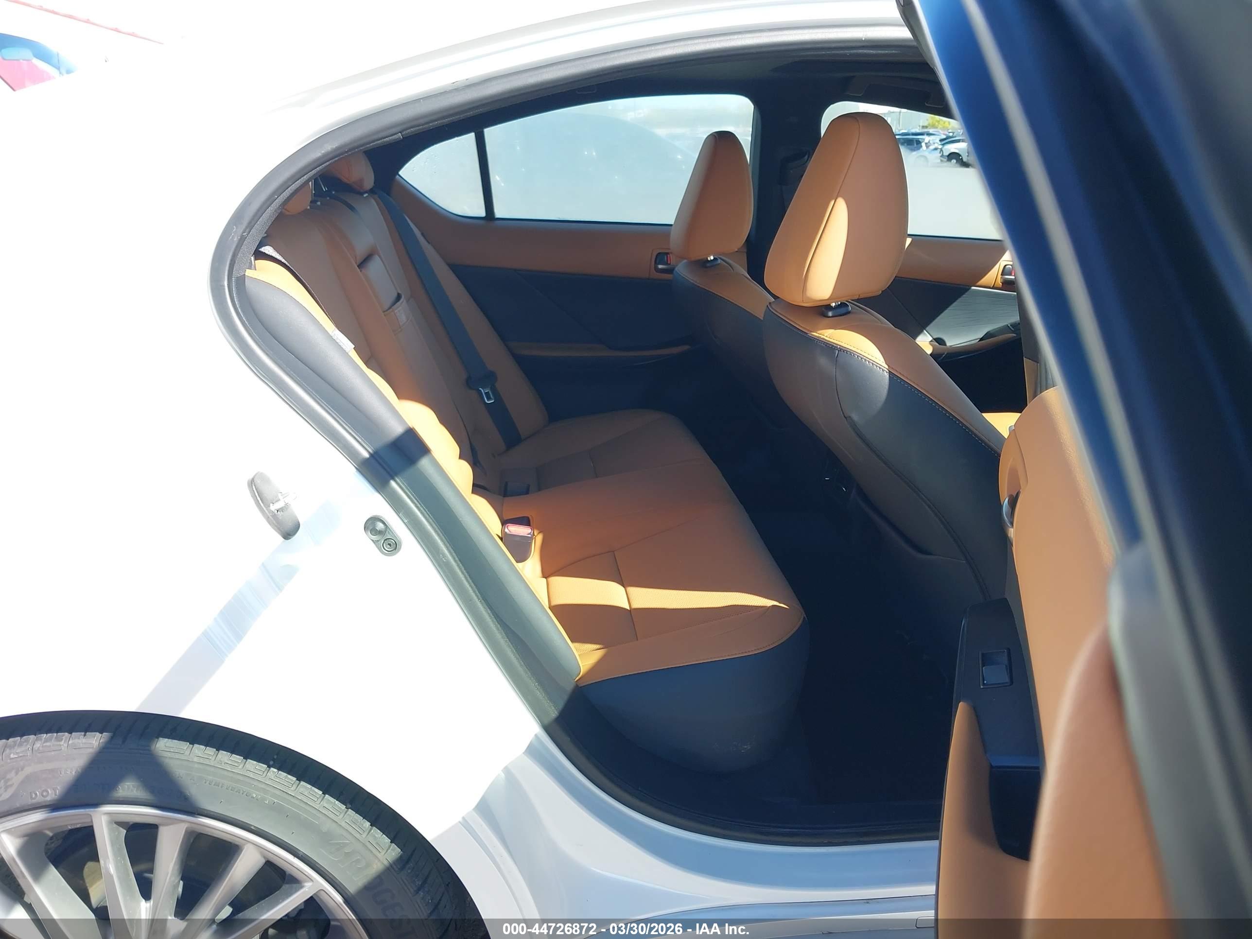 LEXUS IS image 8
