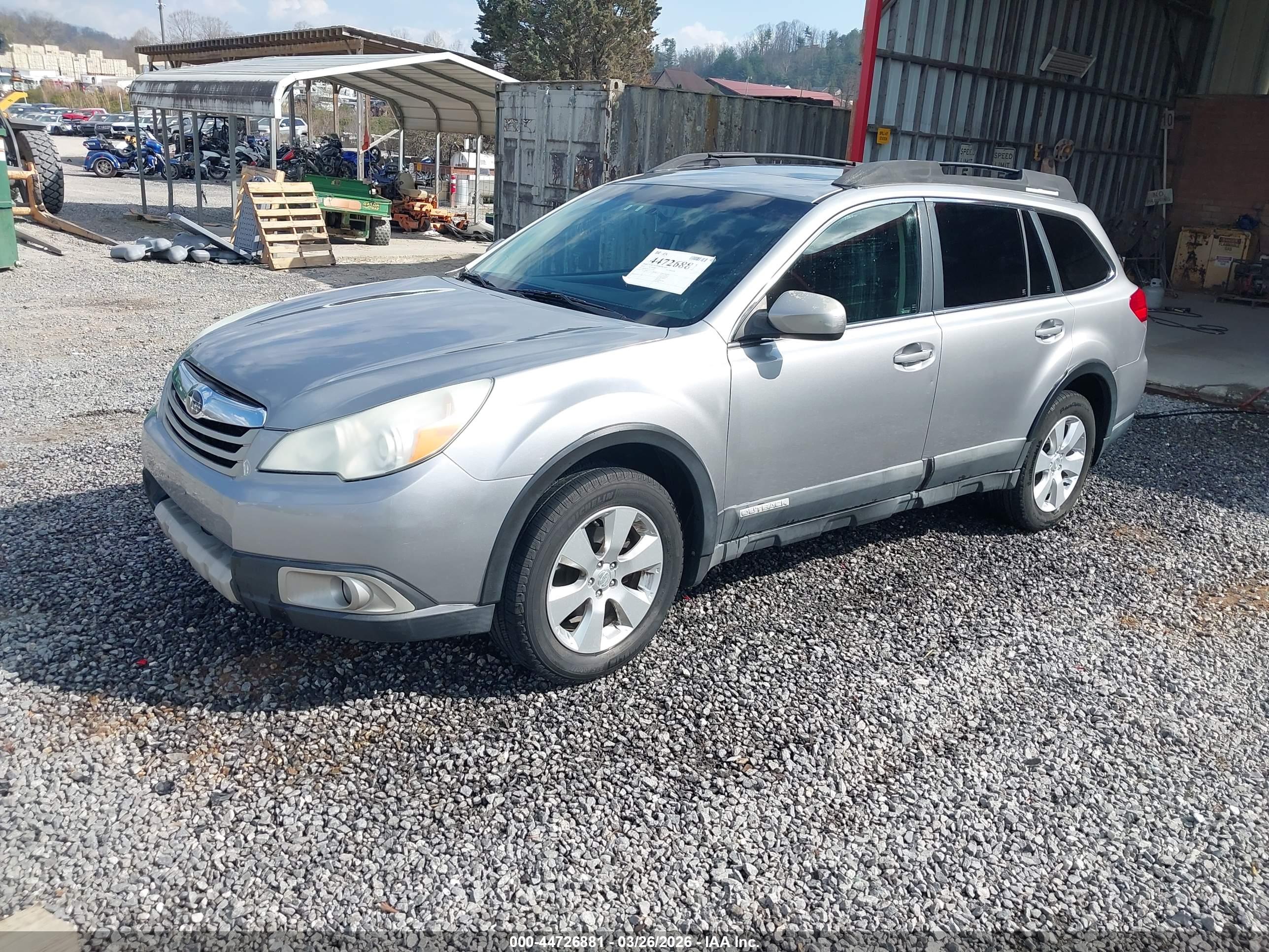 SUBARU OUTBACK image 2