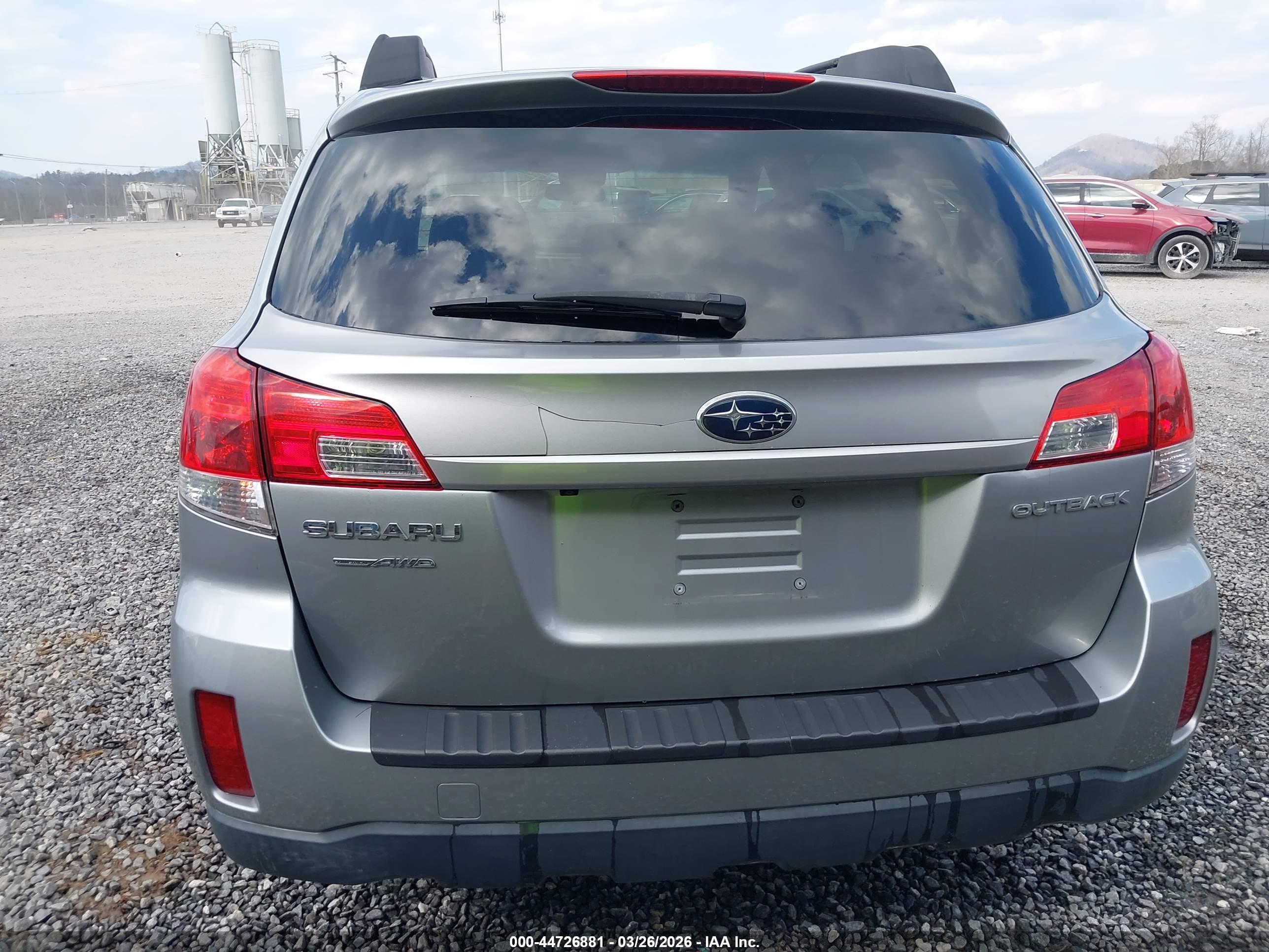 SUBARU OUTBACK image 6
