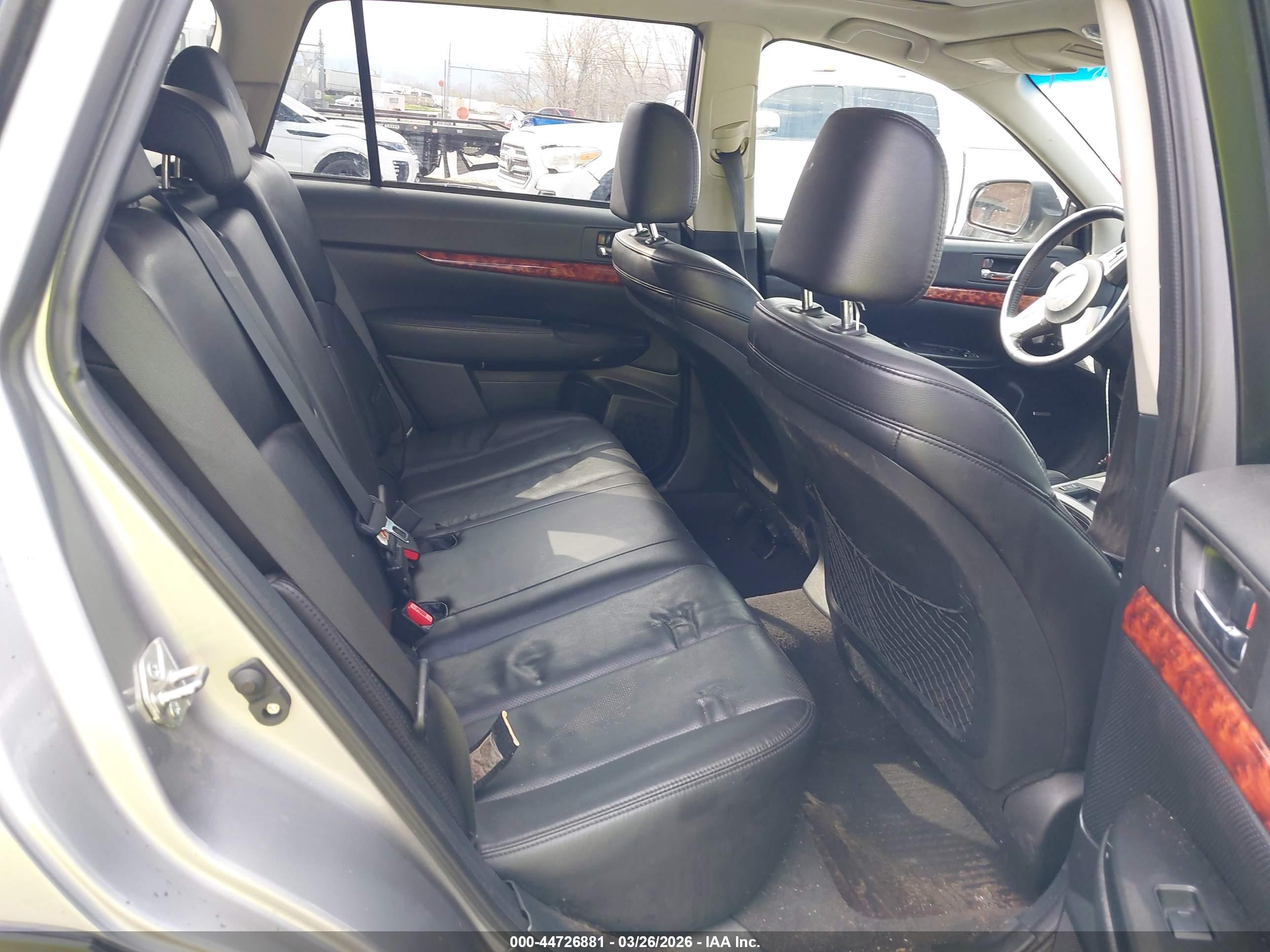 SUBARU OUTBACK image 8