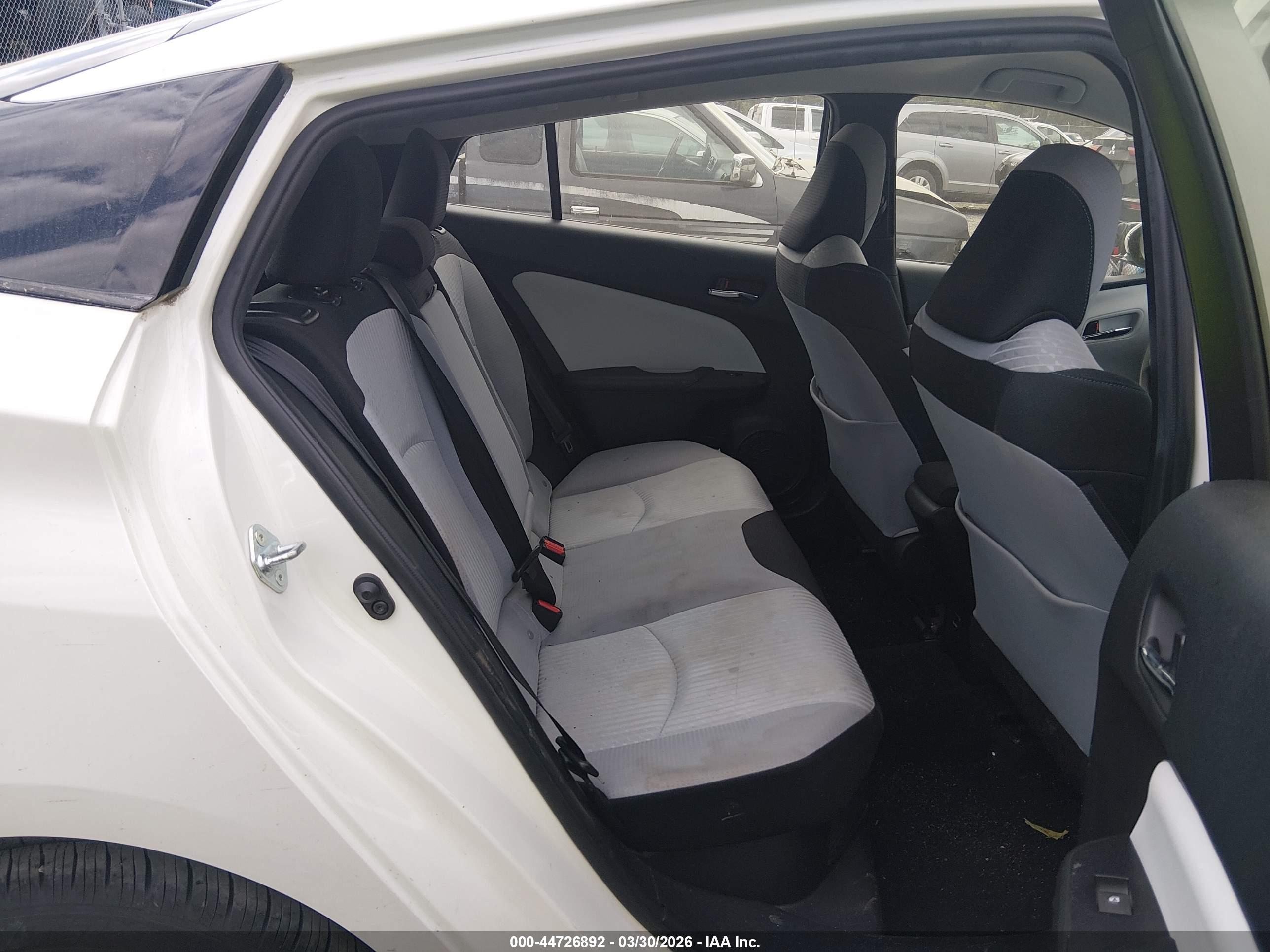 TOYOTA PRIUS image 8