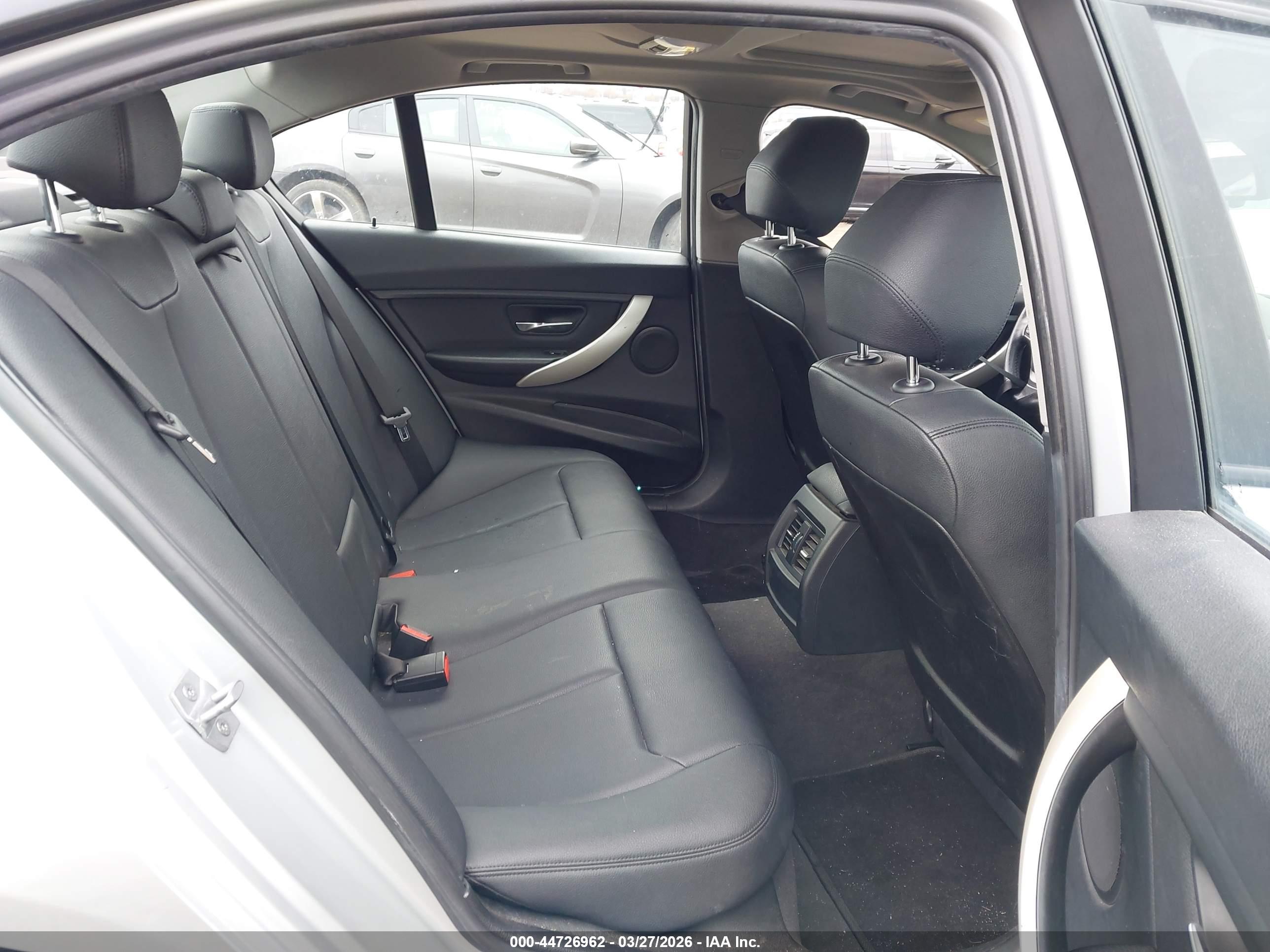 BMW 320I image 8