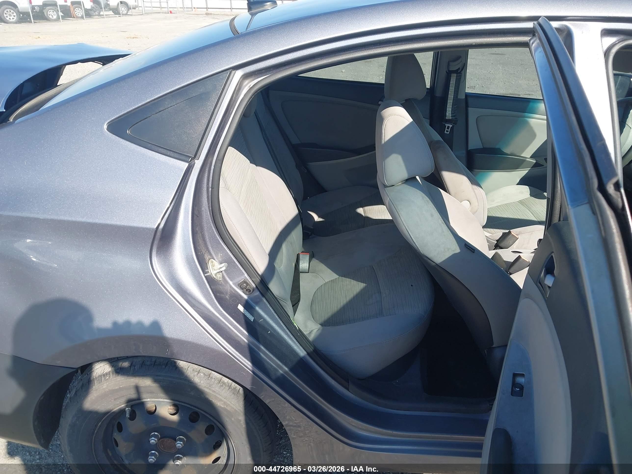 HYUNDAI ACCENT image 8