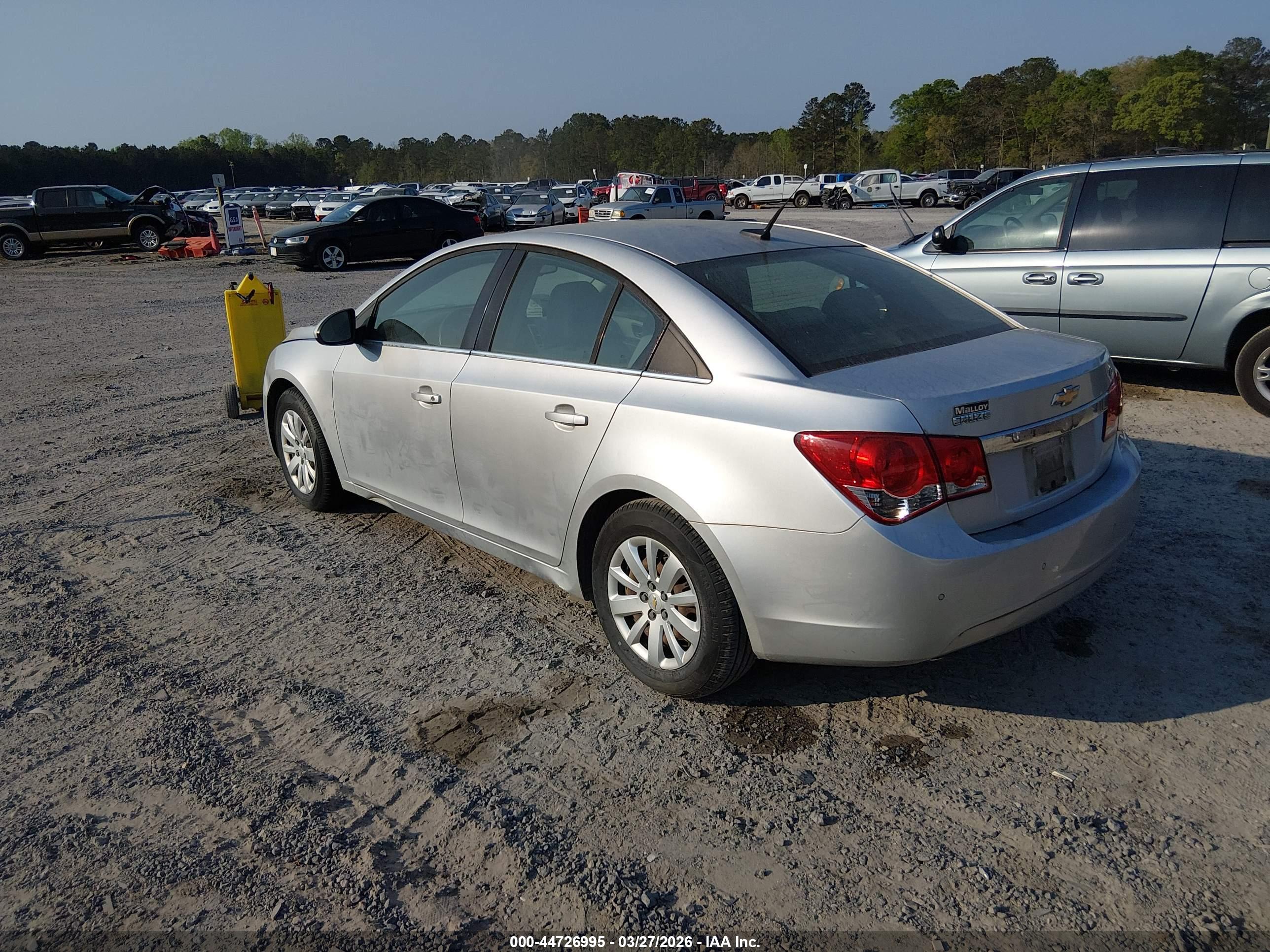 CHEVROLET CRUZE image 3