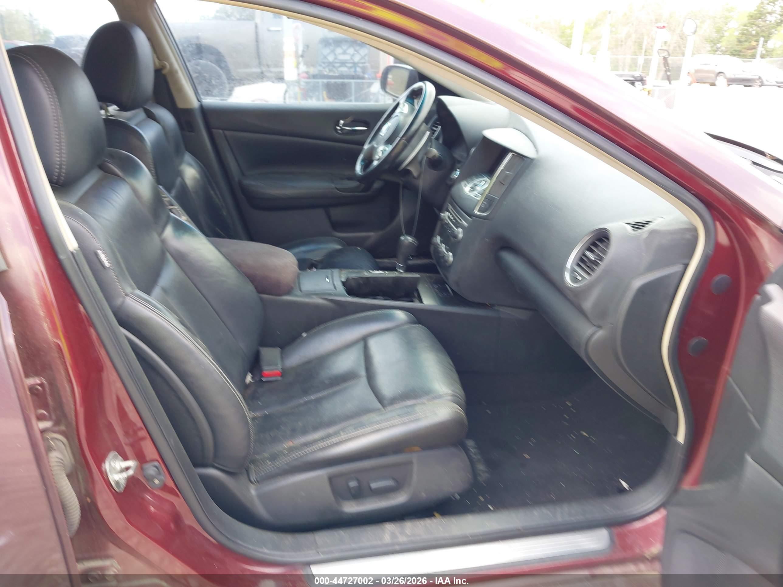 NISSAN MAXIMA image 5