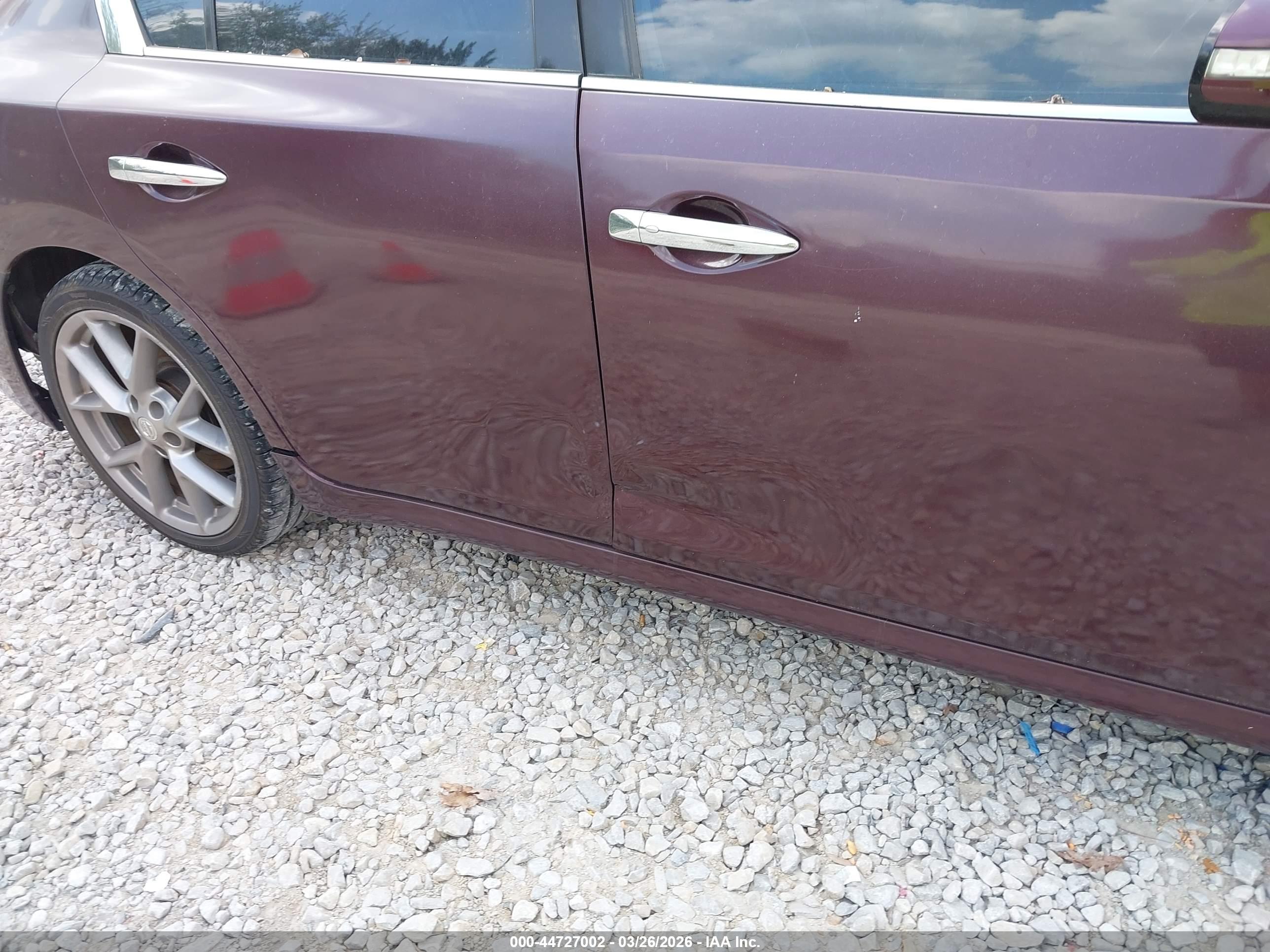 NISSAN MAXIMA image 6