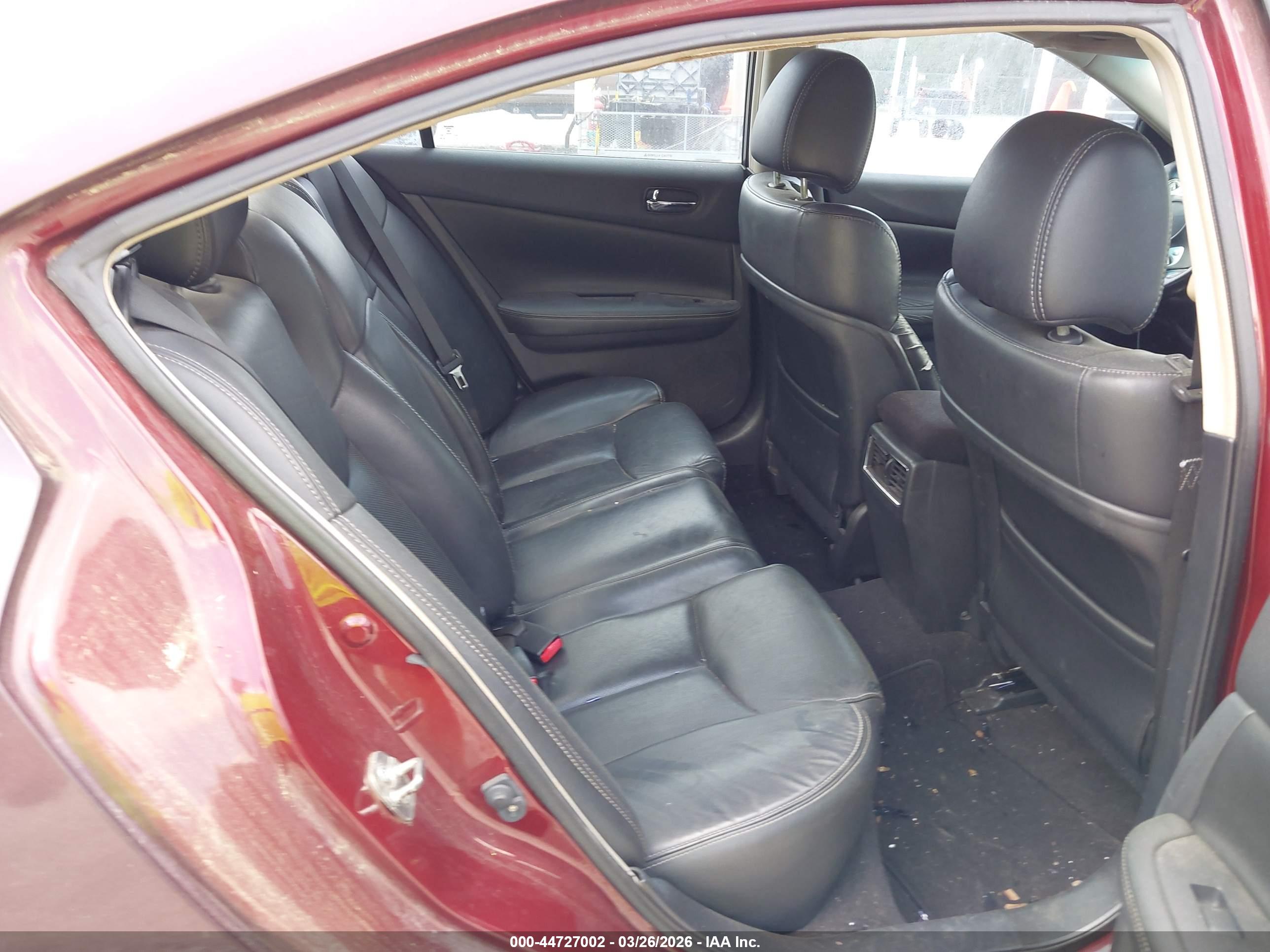 NISSAN MAXIMA image 8