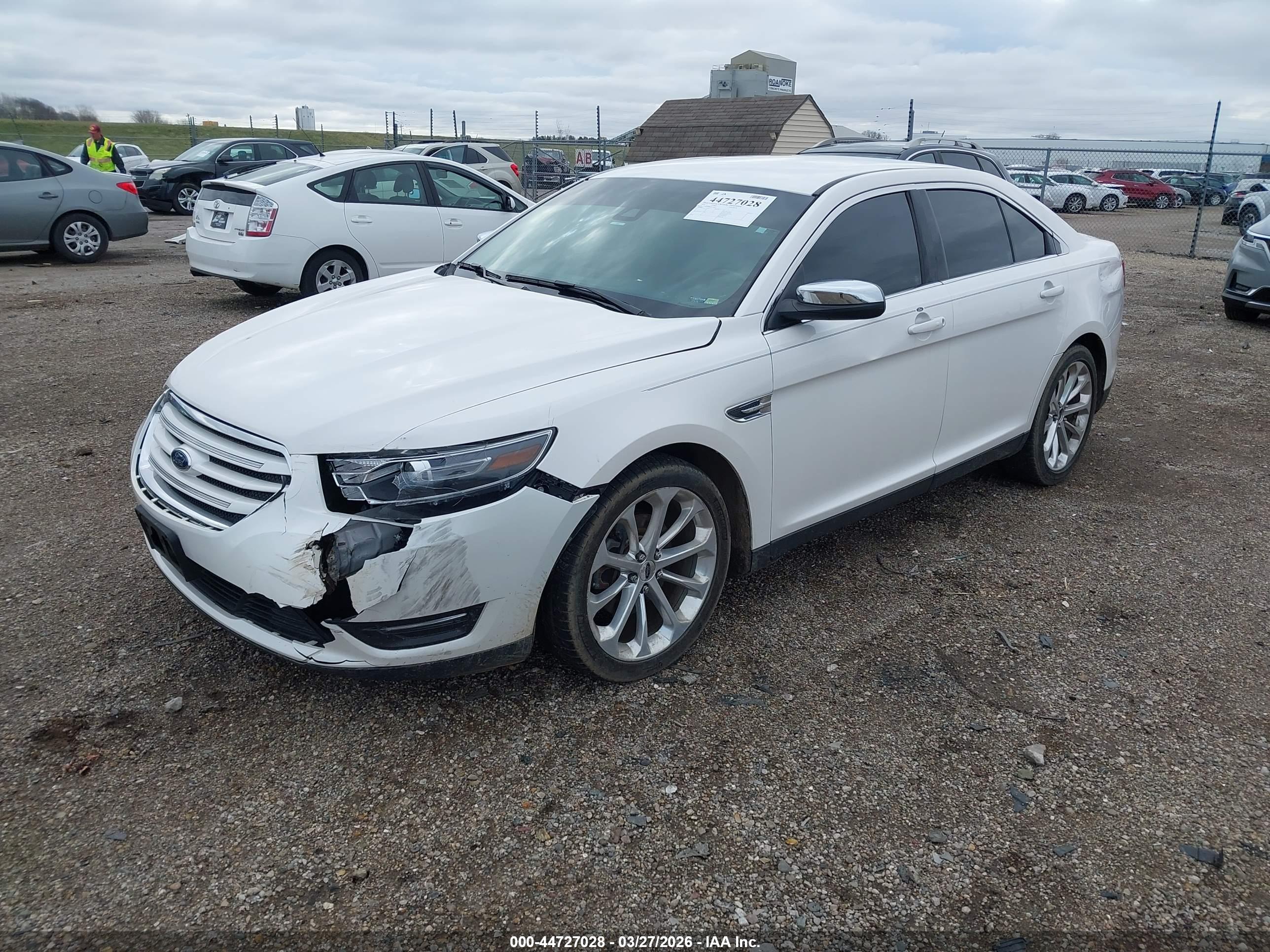 FORD TAURUS image 2