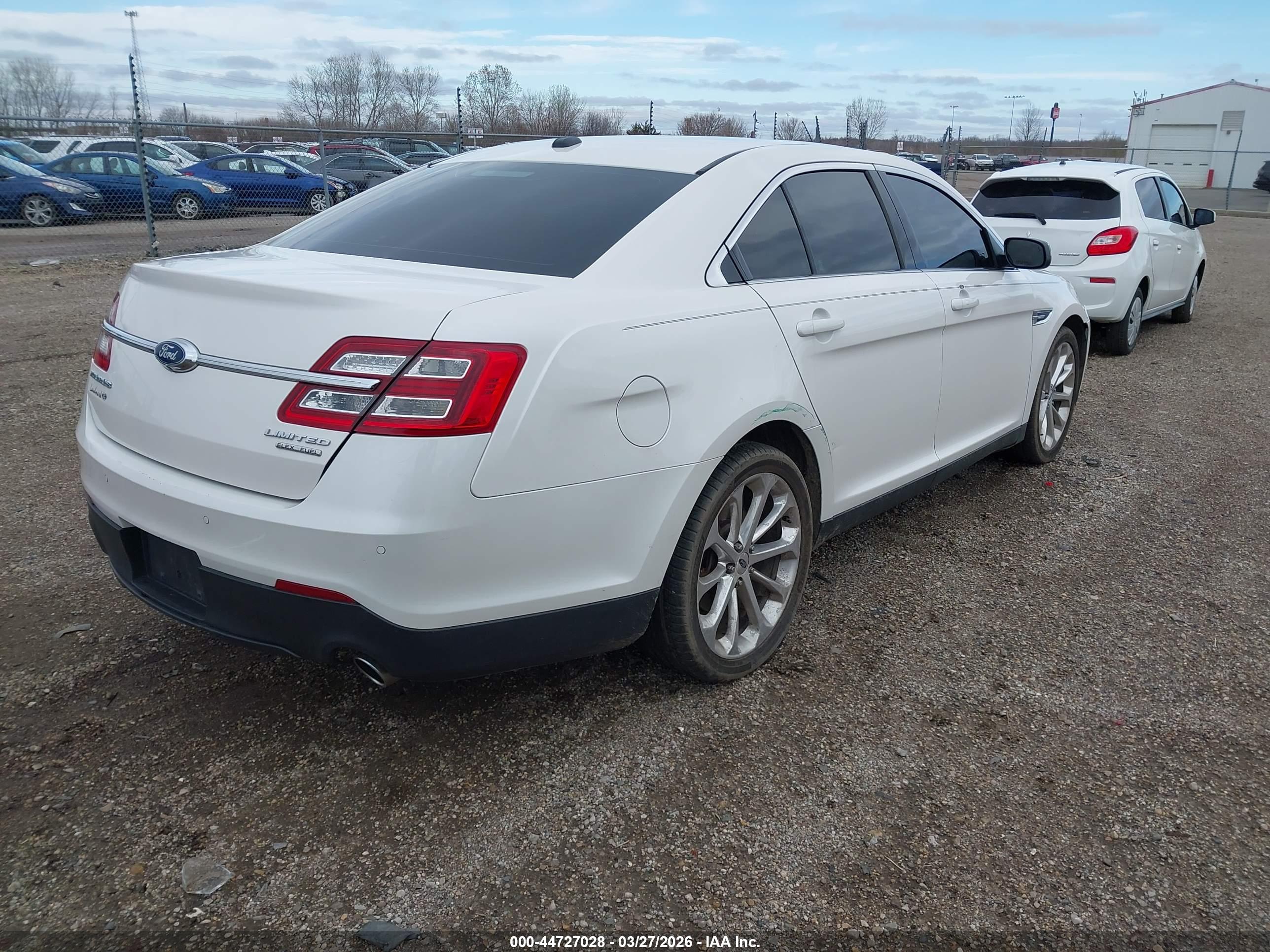 FORD TAURUS image 4