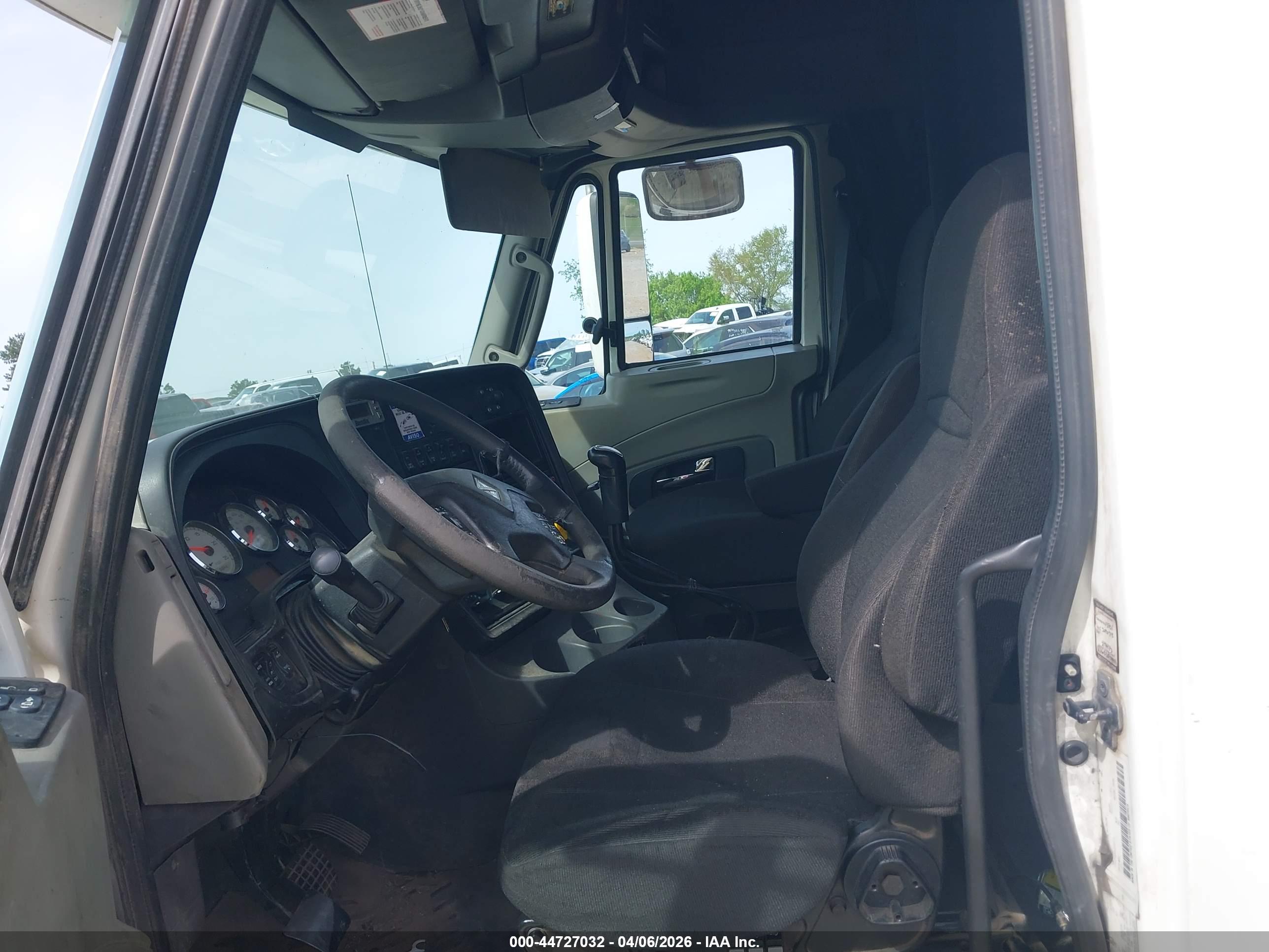 INTERNATIONAL PROSTAR image 7