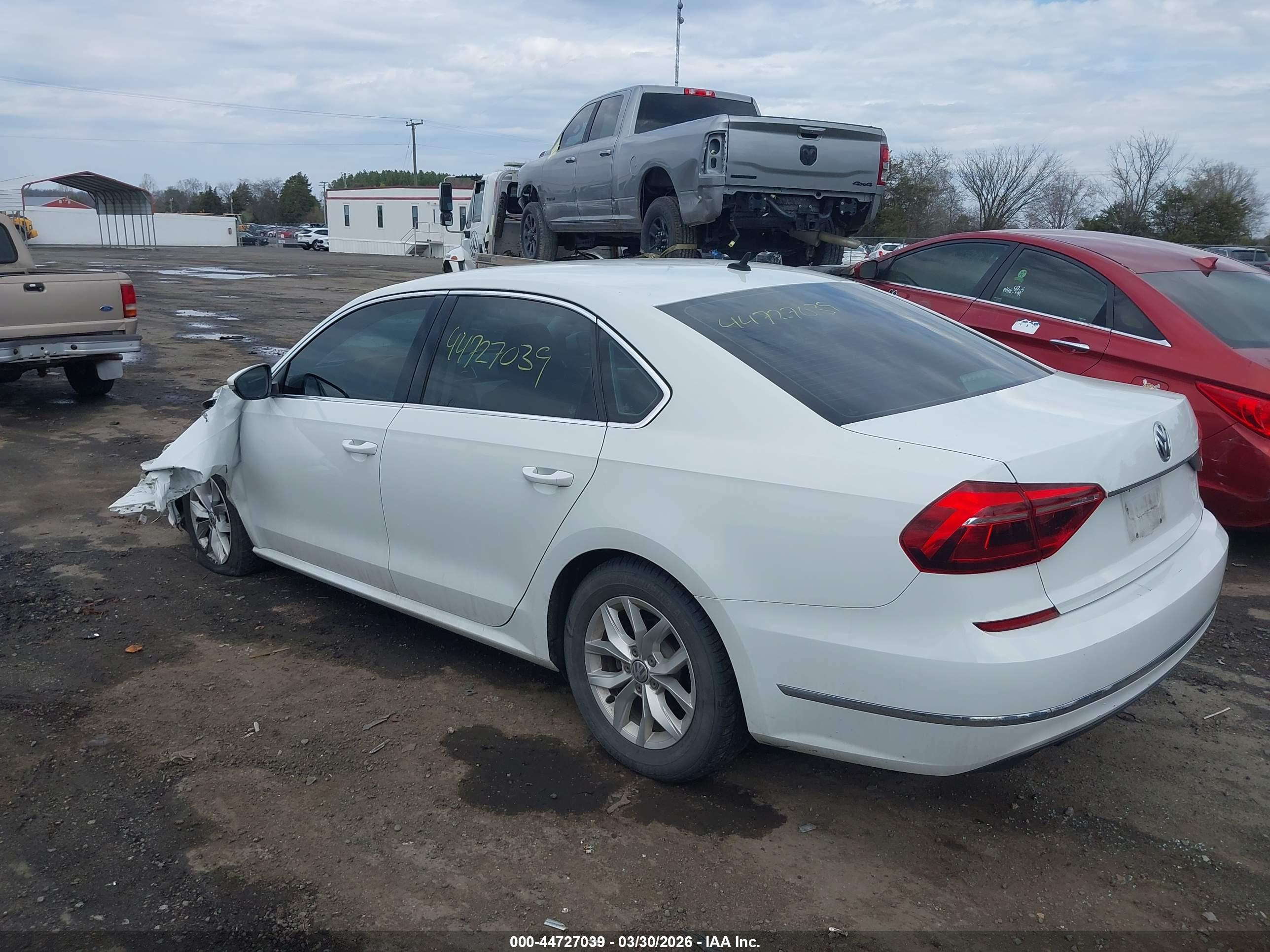 VOLKSWAGEN PASSAT image 3