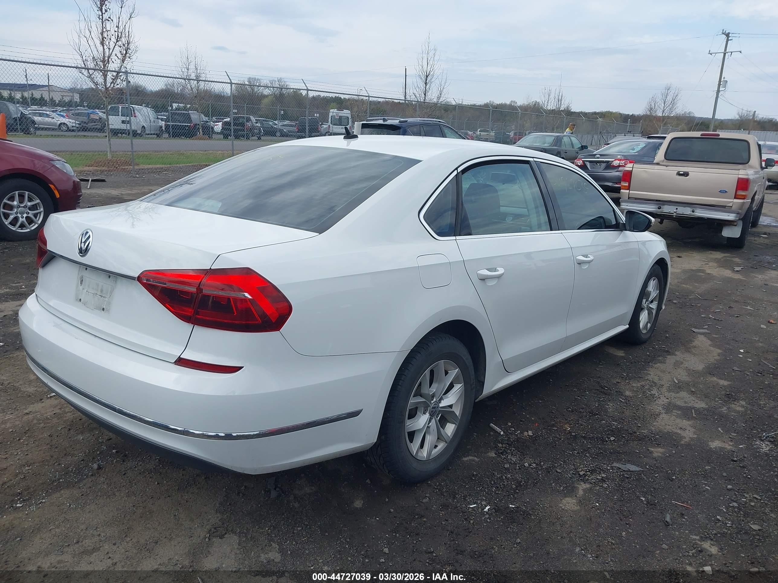 VOLKSWAGEN PASSAT image 4