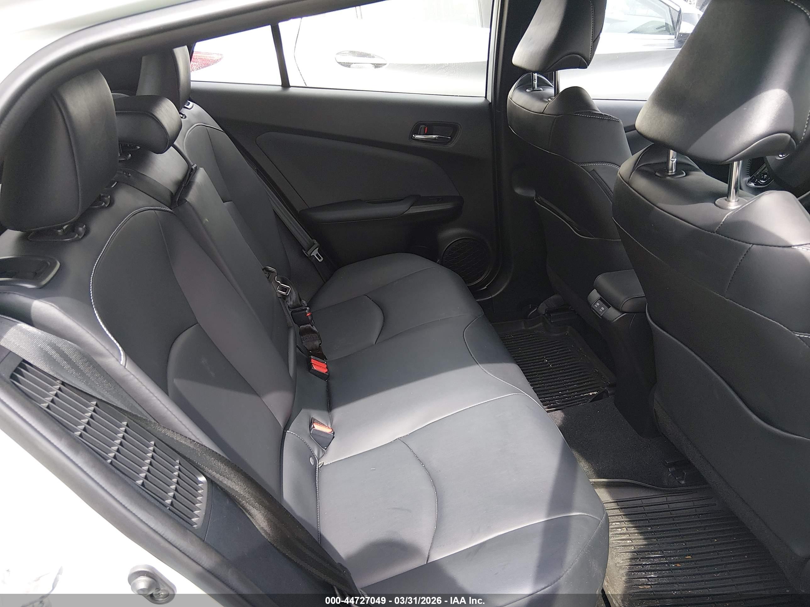 TOYOTA PRIUS image 8