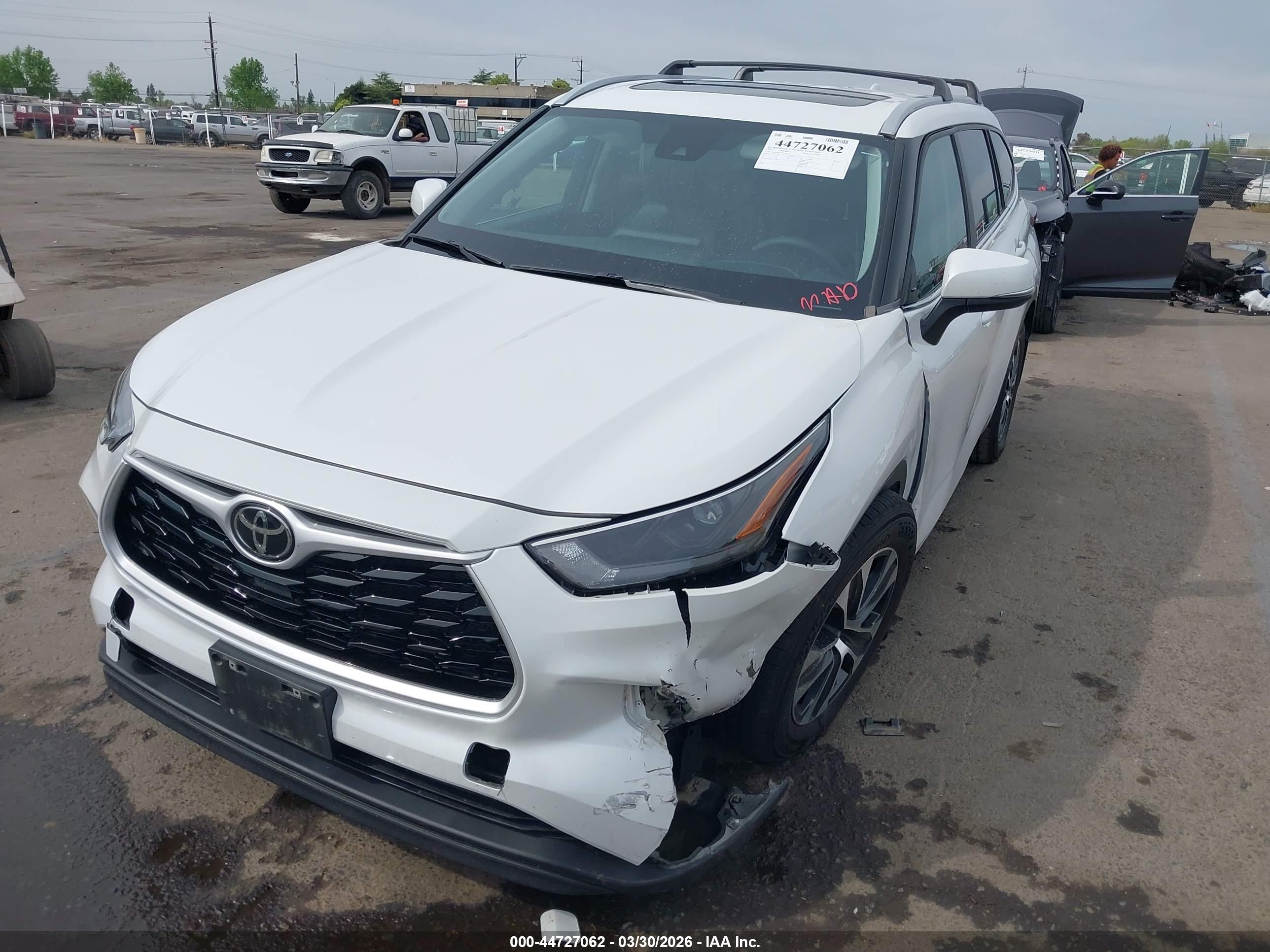 TOYOTA HIGHLANDER image 2